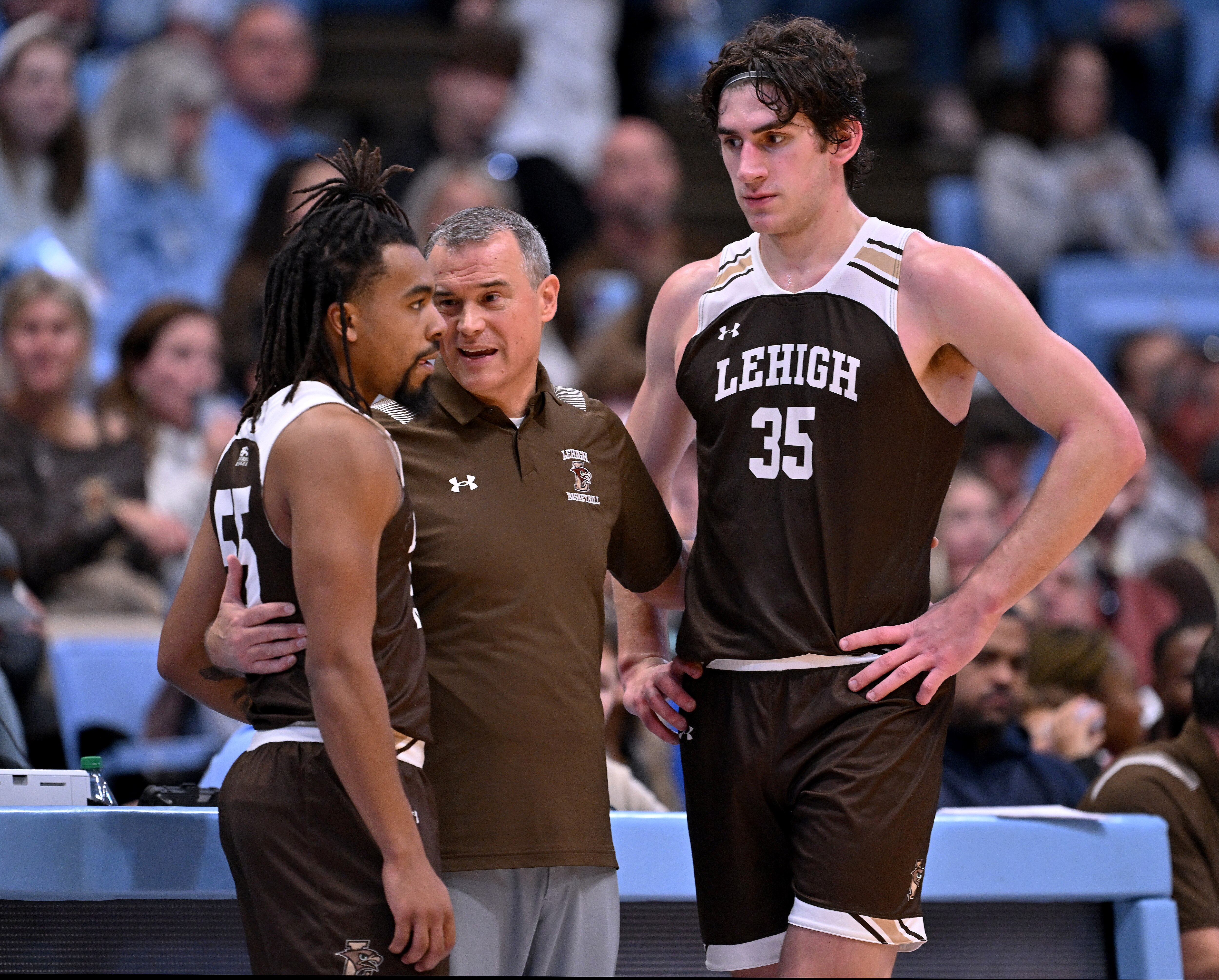 Jalin Sinclair (left), shown during a game at North Carolina, led Lehigh over Loyola on Saturday night.