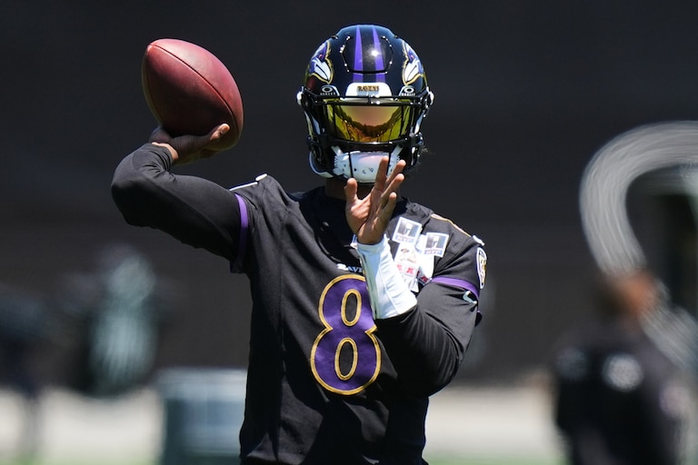 Baltimore Ravens quarterback Lamar Jackson (8) works out during the team's NFL football practice, Tuesday, June 2, 2026, at the Under Armour Performance Center in Owings Mills, Md.