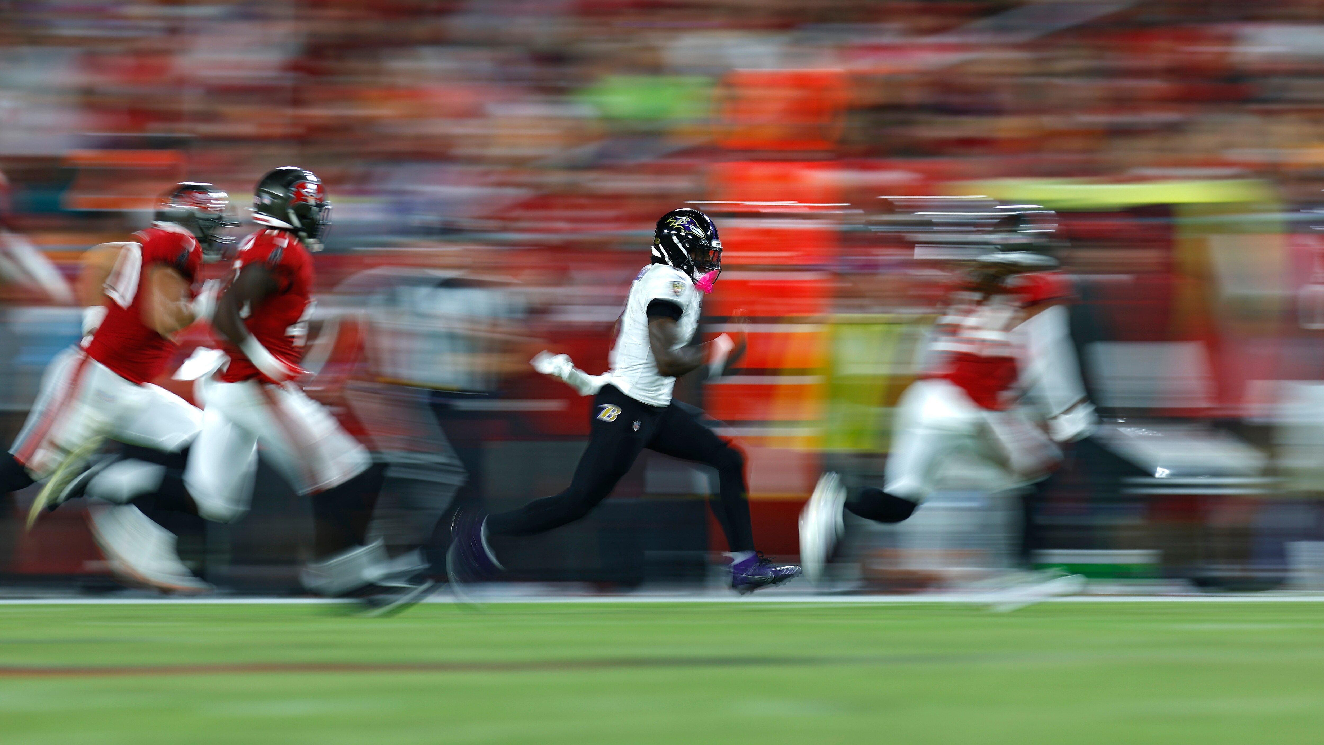 TAMPA, FLORIDA - OCTOBER 21: Lamar Jackson #8 of the Baltimore Ravens runs the ball during the fourth quarter against the Tampa Bay Buccaneers at Raymond James Stadium on October 21, 2024 in Tampa, Florida. (Photo by Mike Ehrmann/Getty Images)