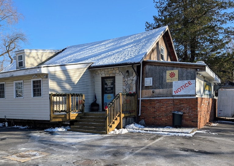 The Magothy Inn is at the center of a dispute with neighbors. It's been a fixture of the neighborhood for decades.