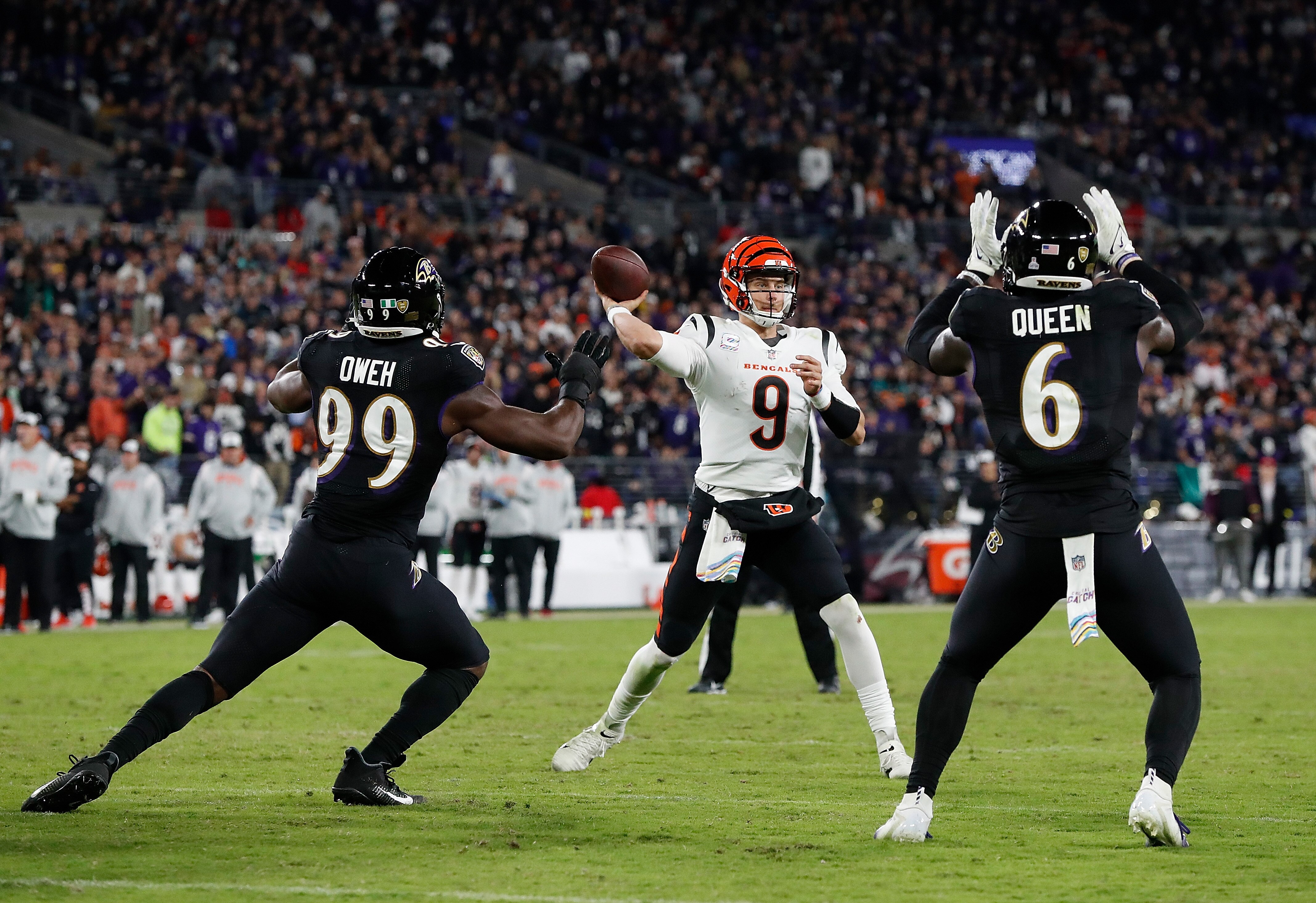BALTIMORE, MARYLAND - OCTOBER 09:  Joe Burrow #9 of the Cincinnati Bengals passes against Odafe Oweh #99 and Patrick Queen #6 of the Baltimore Ravens at M&T Bank Stadium on October 09, 2022 in Baltimore, Maryland.