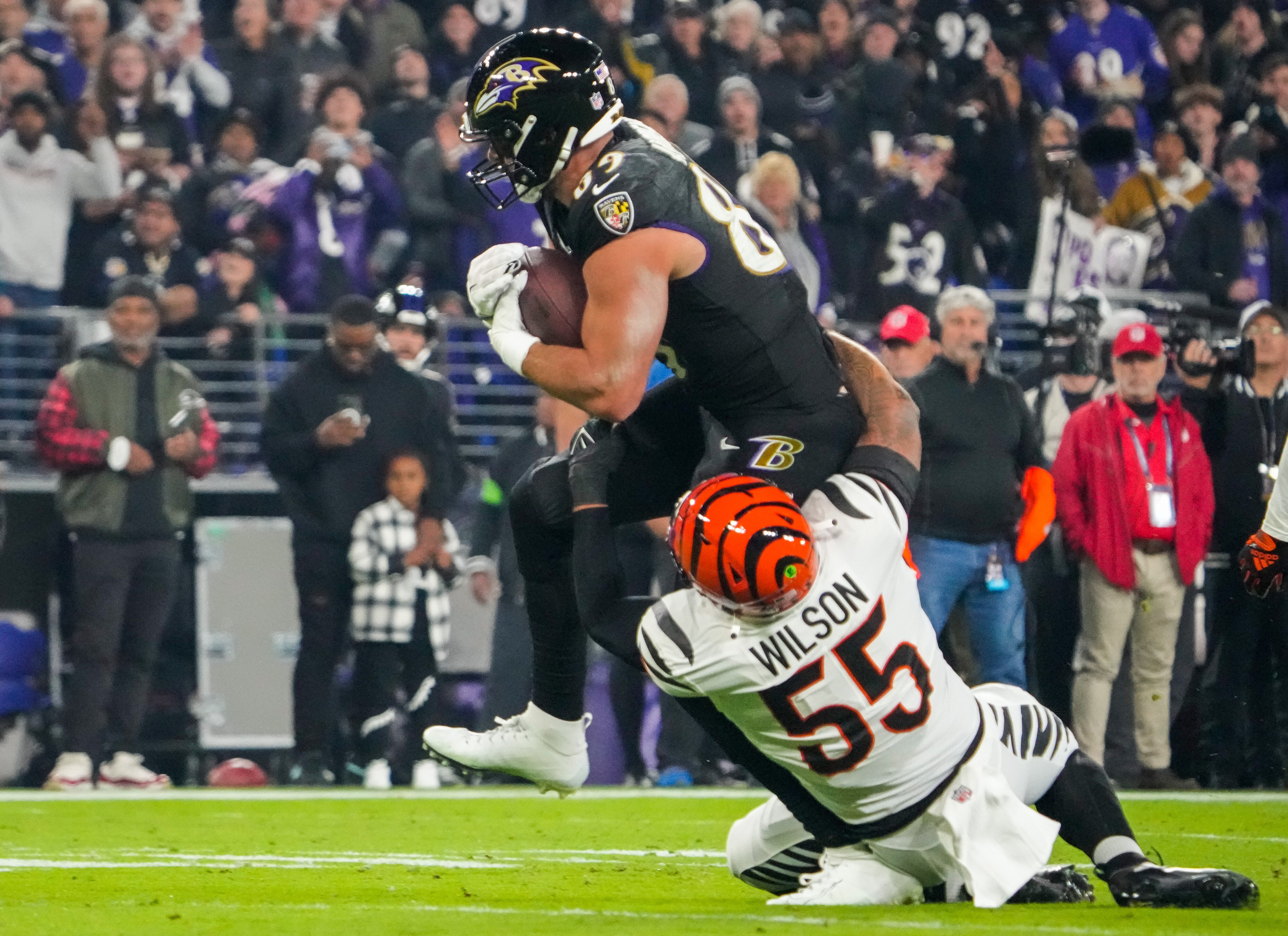 Cincinnati Bengals linebacker Logan Wilson tackles Ravens tight end Mark Andrews using the hip-drop technique. Andrews was injured on the play.
