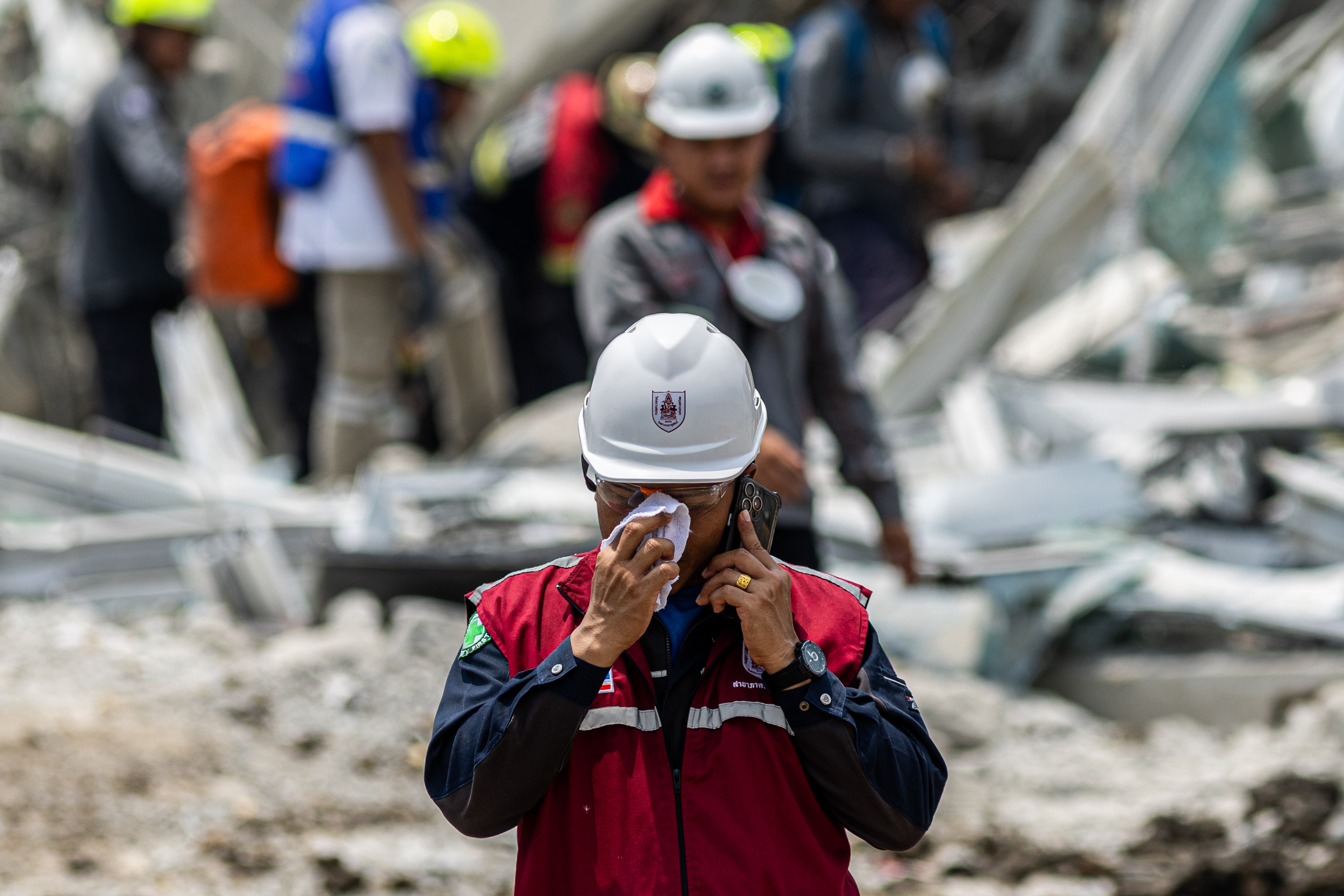 BANGKOK, THAILAND - MARCH 29: Rescue workers work on the scene of a building collapse in Bangkok's Chatuchak neighborhood on March 29, 2025 in Bangkok, Thailand. In the aftermath of the 7.3 magnitude earthquake that struck Myanmar, Bangkok finds itself in an unprecedented state of paralysis in Friday evening. The tremors, felt strongly in the Thai capital, transformed the usually vibrant city into a maze of motionless vehicles and anxious faces. As rescue efforts continue at a collapsed building site, the city's arteries remain clogged, with millions of residents caught between the urge to flee and the impossibility of movement, painting a picture of a metropolis frozen in time by nature's sudden fury. (Photo by Lauren DeCicca/Getty Images)