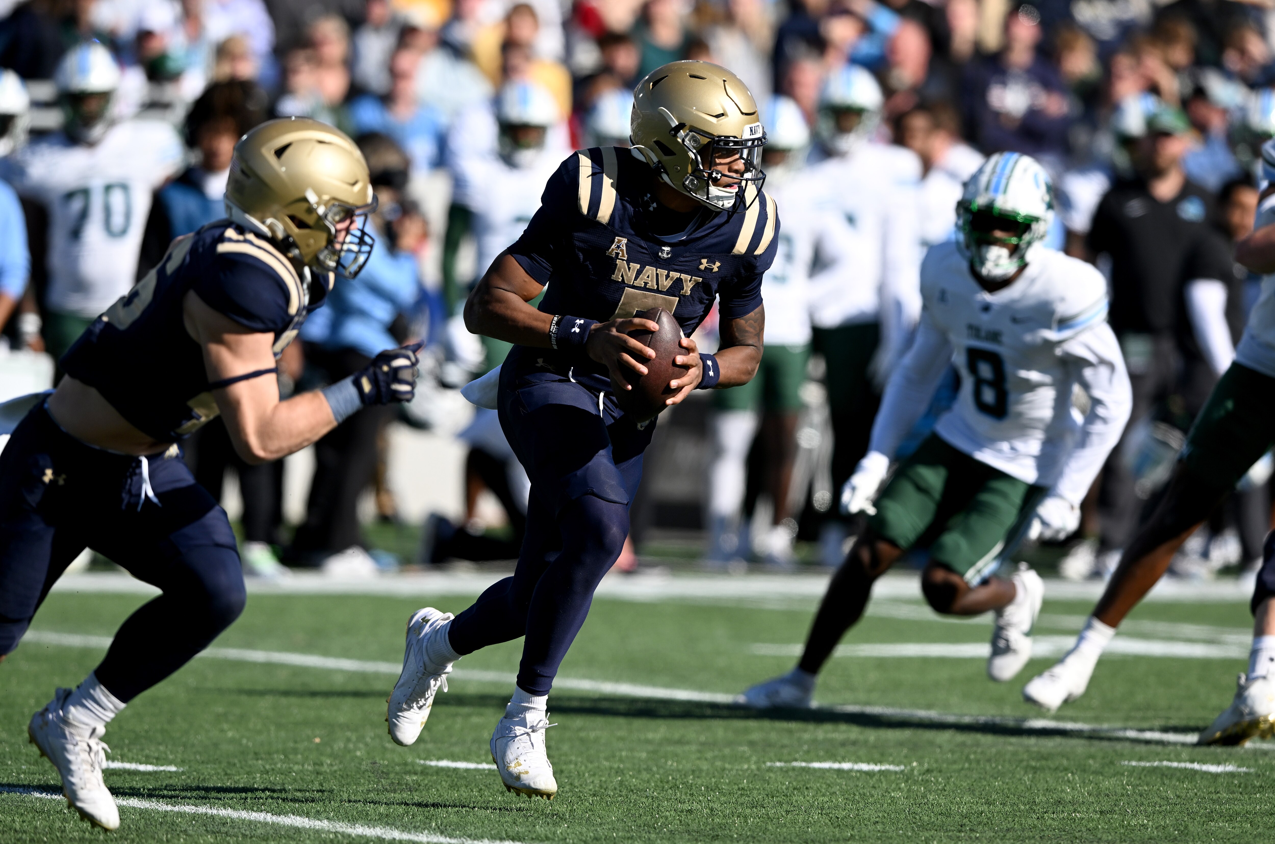 Navy’s Braxton Woodson, pictured last season, had 180 rushing yards and two touchdowns against VMI on Saturday.