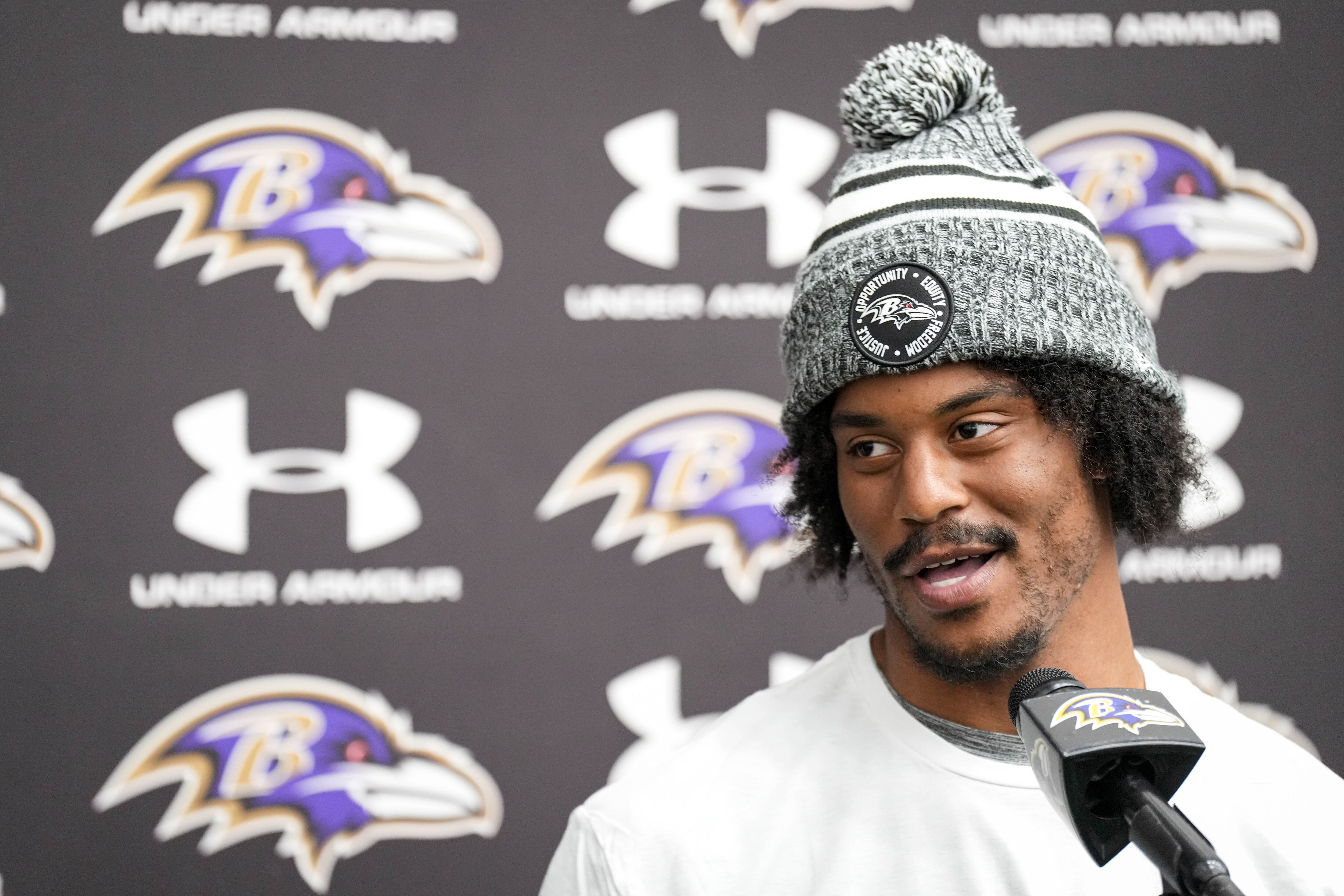 Ravens tight end Isaiah Likely had surgery after breaking his left foot in July.