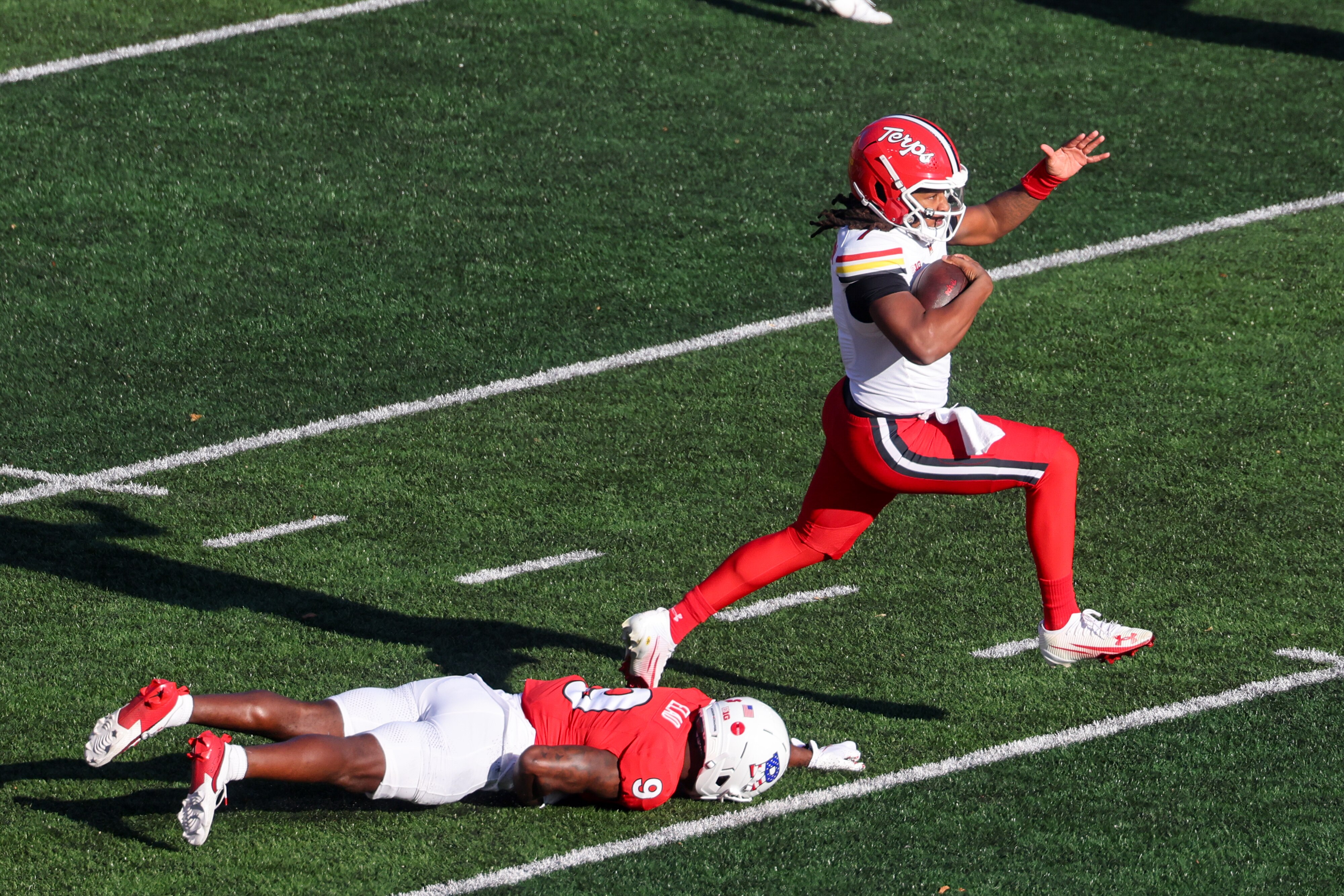 Malik Washington of the Maryland Terrapins runs for a touchdown against the Rutgers Scarlet Knights in Piscataway, New Jersey, in 2025.