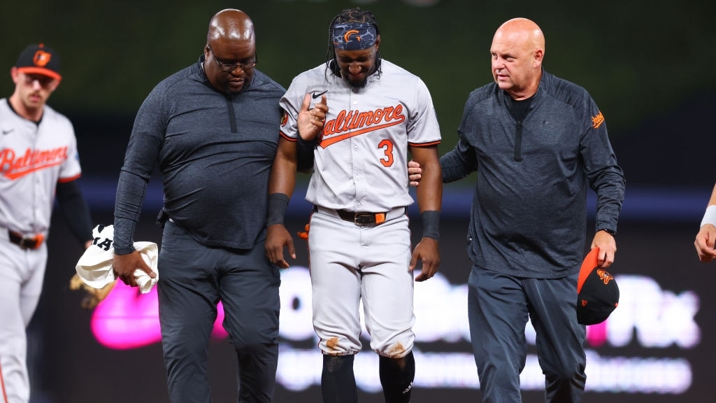 MIAMI, FLORIDA - JULY 23: Jorge Mateo #3 of the Baltimore Orioles leaves the game with an injury during the third inning of the game against the Miami Marlins at loanDepot park on July 23, 2024 in Miami, Florida. (Photo by Megan Briggs/Getty Images)