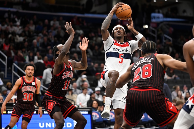 Washington Wizards guard Jamir Watkins goes to shoot during the second half against the Chicago Bulls.