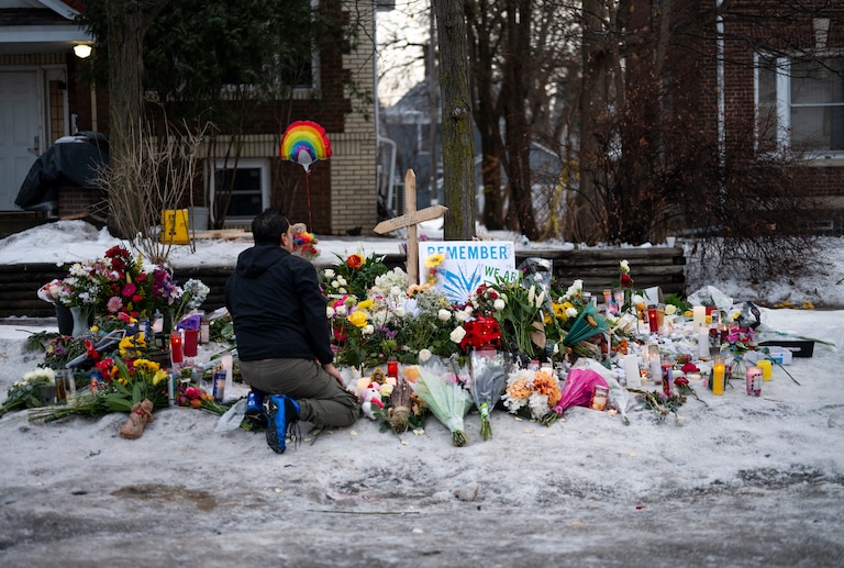 MINNEAPOLIS, MINNESOTA - JANUARY 08: A man kneels at a memorial for Renee Nicole Good near the site of her shooting on January 08, 2026 in Minneapolis, Minnesota. According to federal officials, an ICE agent shot and killed Good during a confrontation yesterday in south Minneapolis.