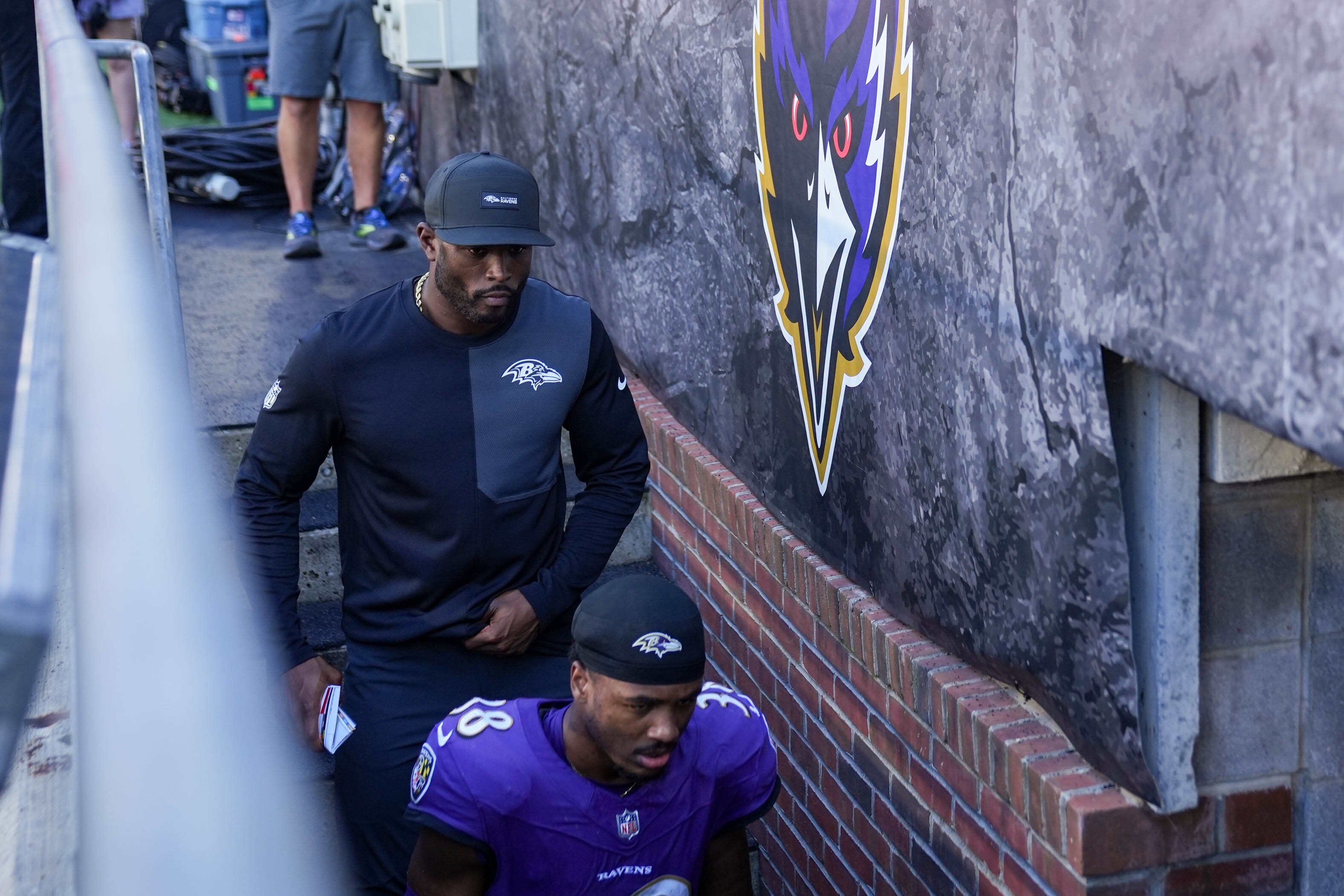 Baltimore Ravens defensive coordinator Zach Orr, top left, returns to the locker room following his team’s loss to the Houston Texans at M&T Bank Stadium in Baltimore, Md., on Sunday, Oct. 5, 2025.