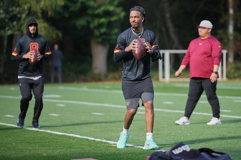 Washington Commanders quarterback Marcus Mariota, left, quarterback Jayden Daniels (5) work out during NFL football practice in London, Wednesday, Sept. 30, 2026, (AP Photo/Alastair Grant)