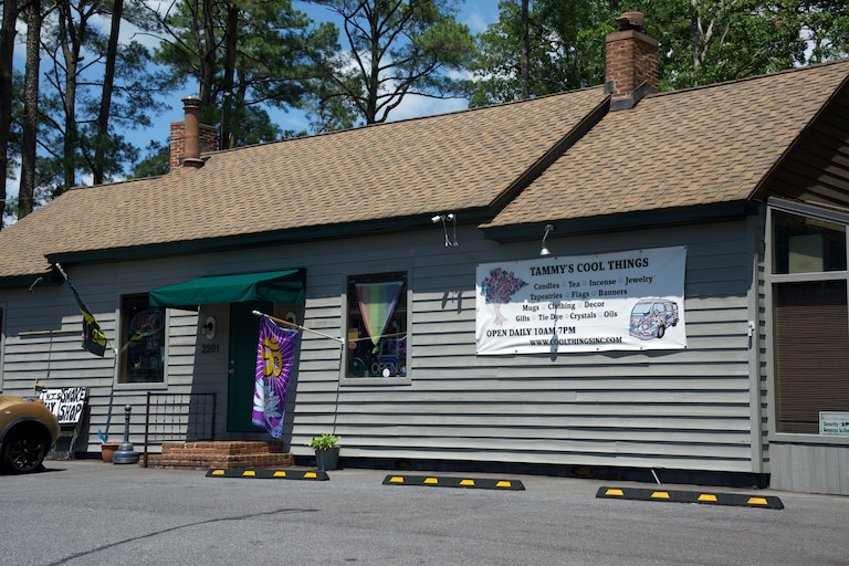 Tammy's Cool Things is an eclectic boutique located at the midpoint between the Bay Bridge and the beach on Route 50.