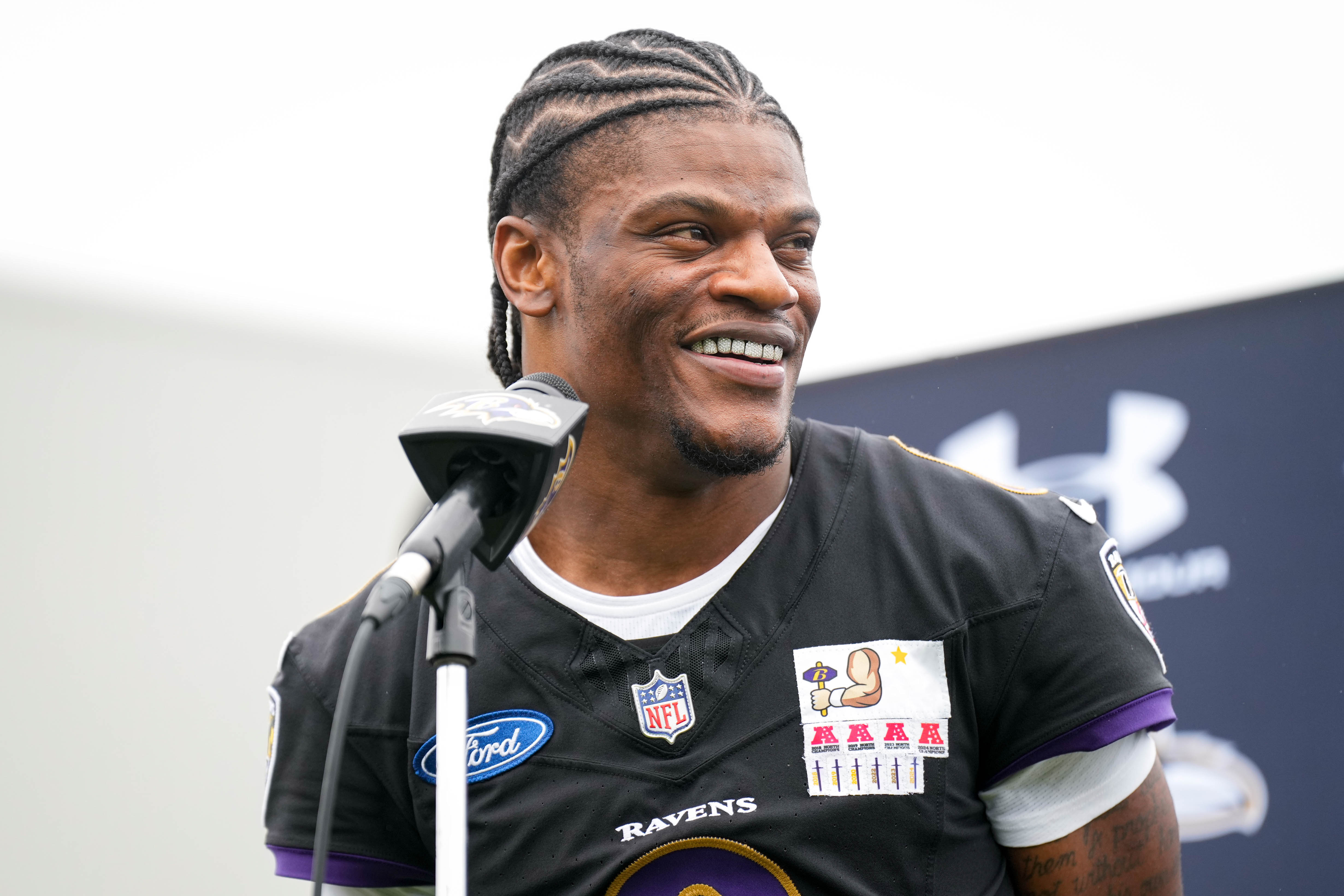 Lamar Jackson topped 20,000 passing yards and 6,000 rushing yards in his career last season.