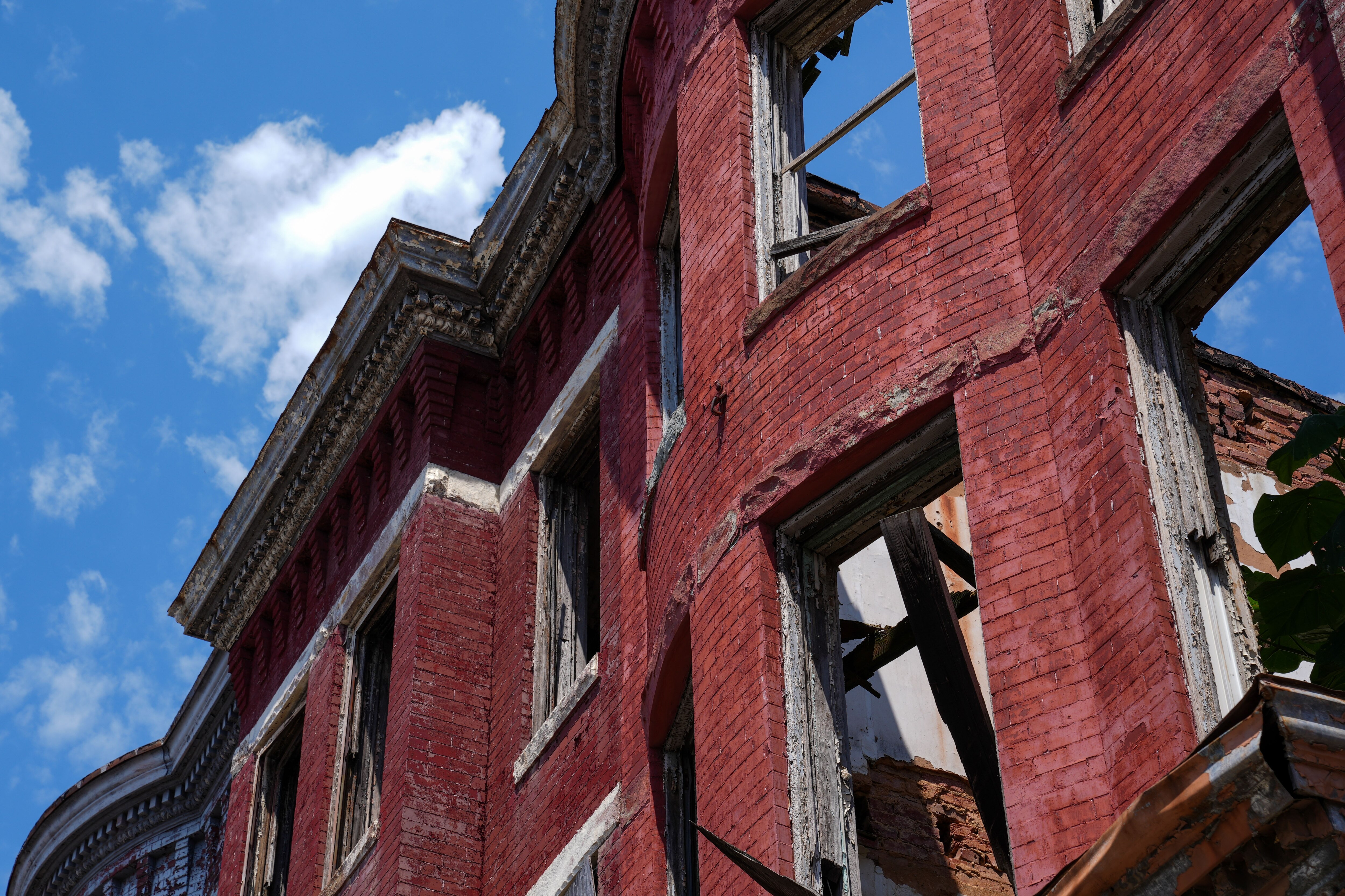 7/12/22—Vacant homes sit along W. North Ave.