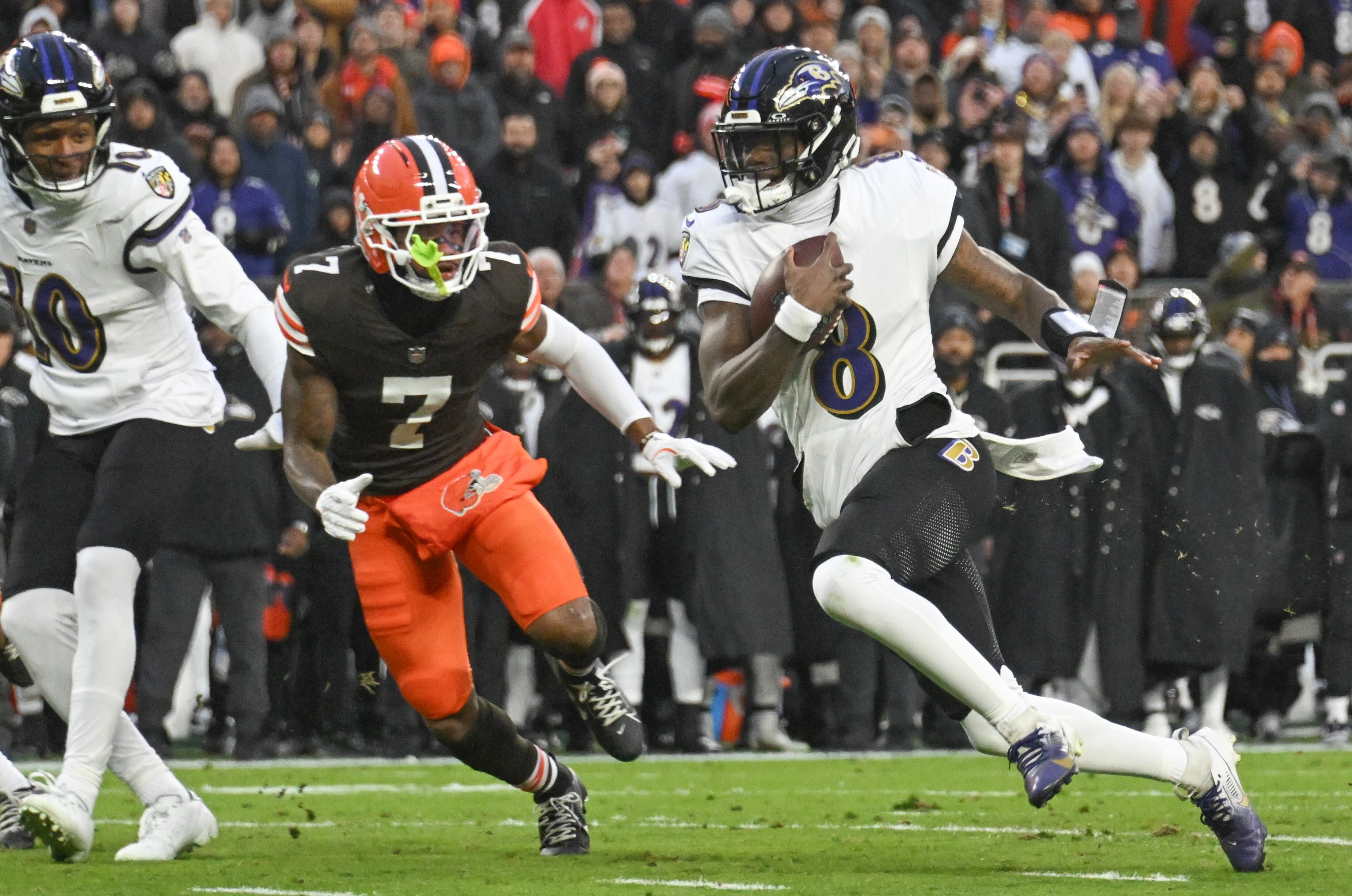 Ravens quarterback Lamar Jackson scrambles during the first quarter against the Browns on Sunday.