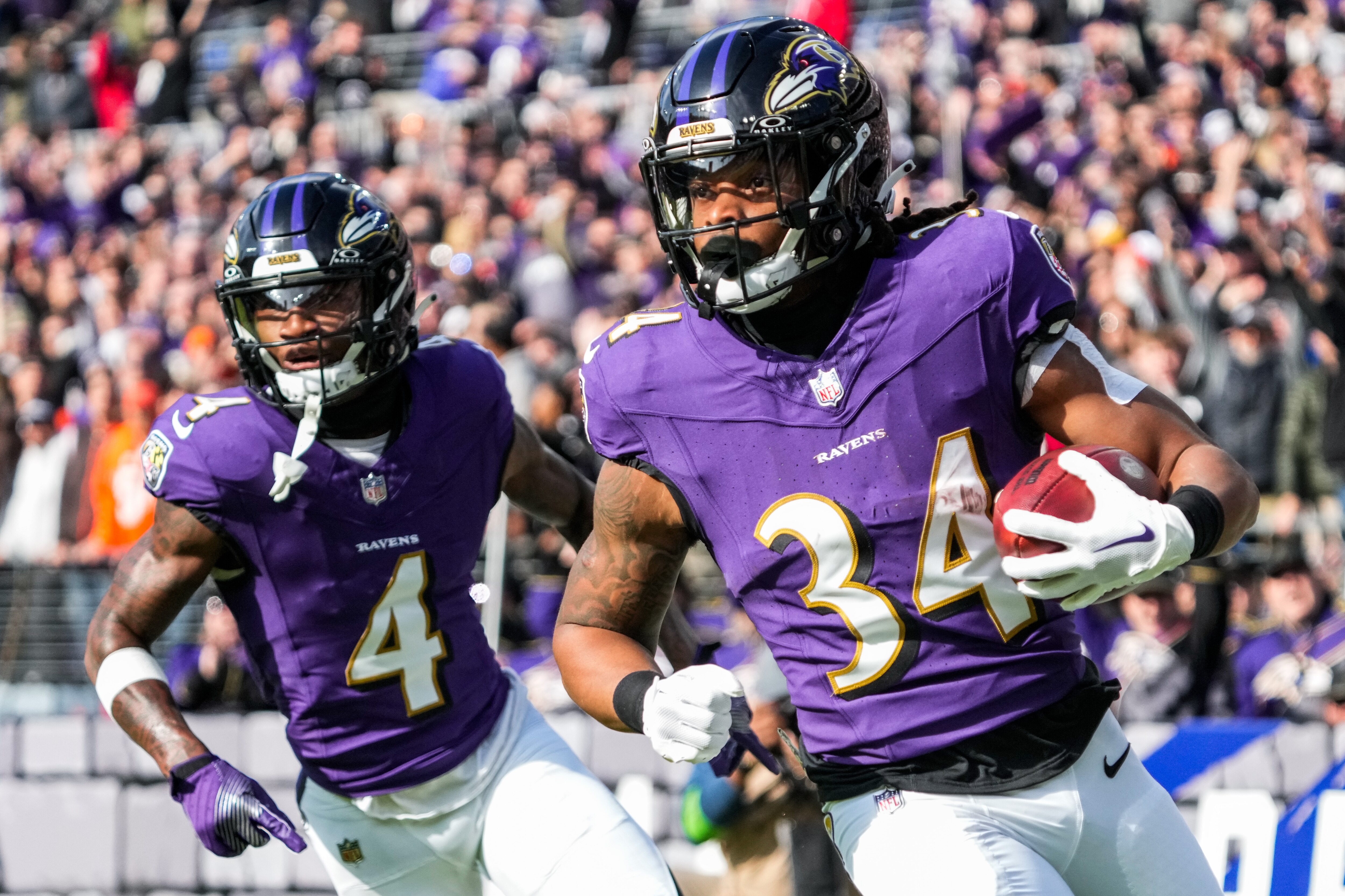 Keaton Mitchell's touchdown run helped Baltimore to a big lead early, but the Ravens couldn't hold it and lost to the Browns 33-31 on the final play.