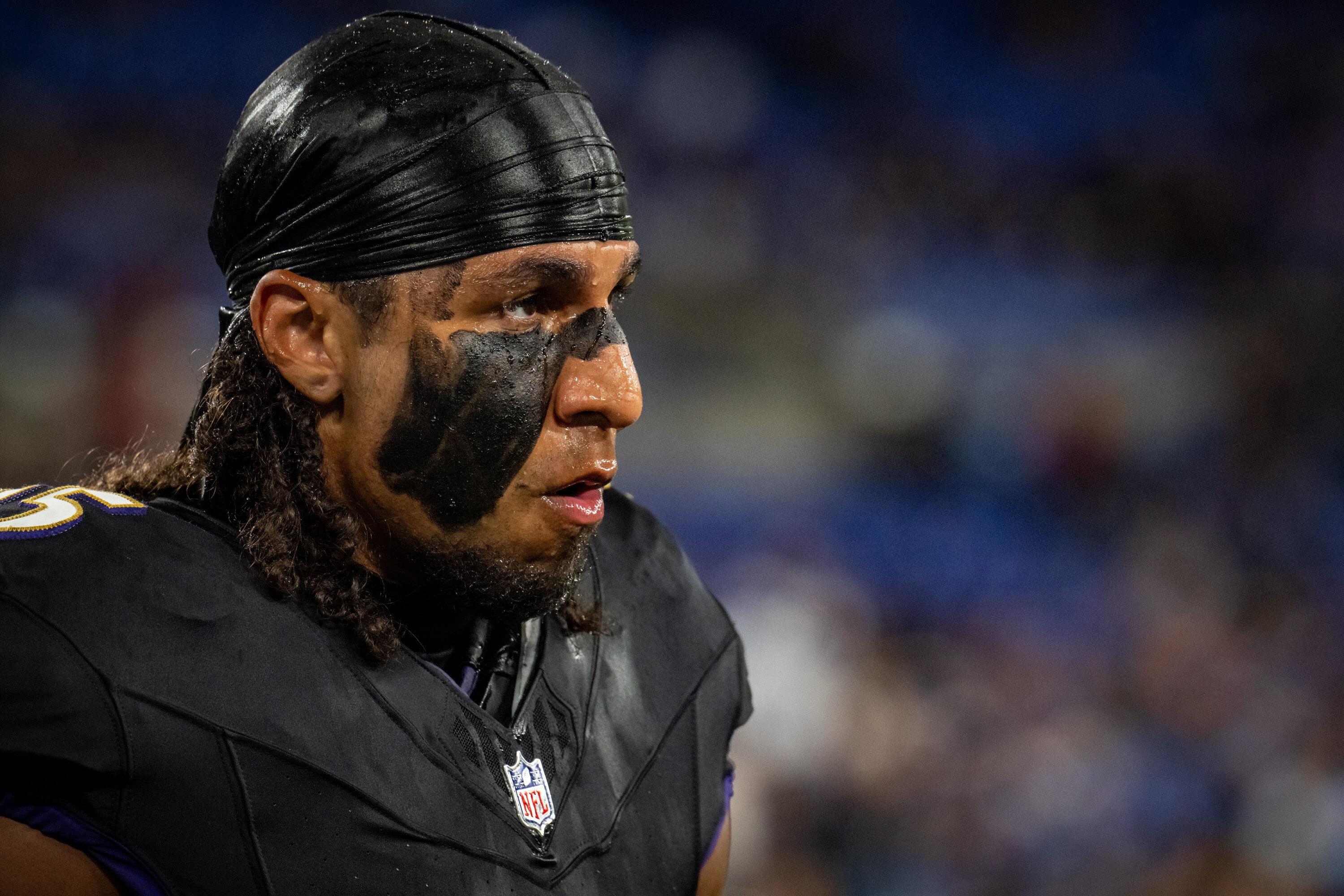 Ravens outside linebacker Tavius Robinson warms up prior to the team’s Week 3 game against the Detroit Lions at M&T Bank Stadium.