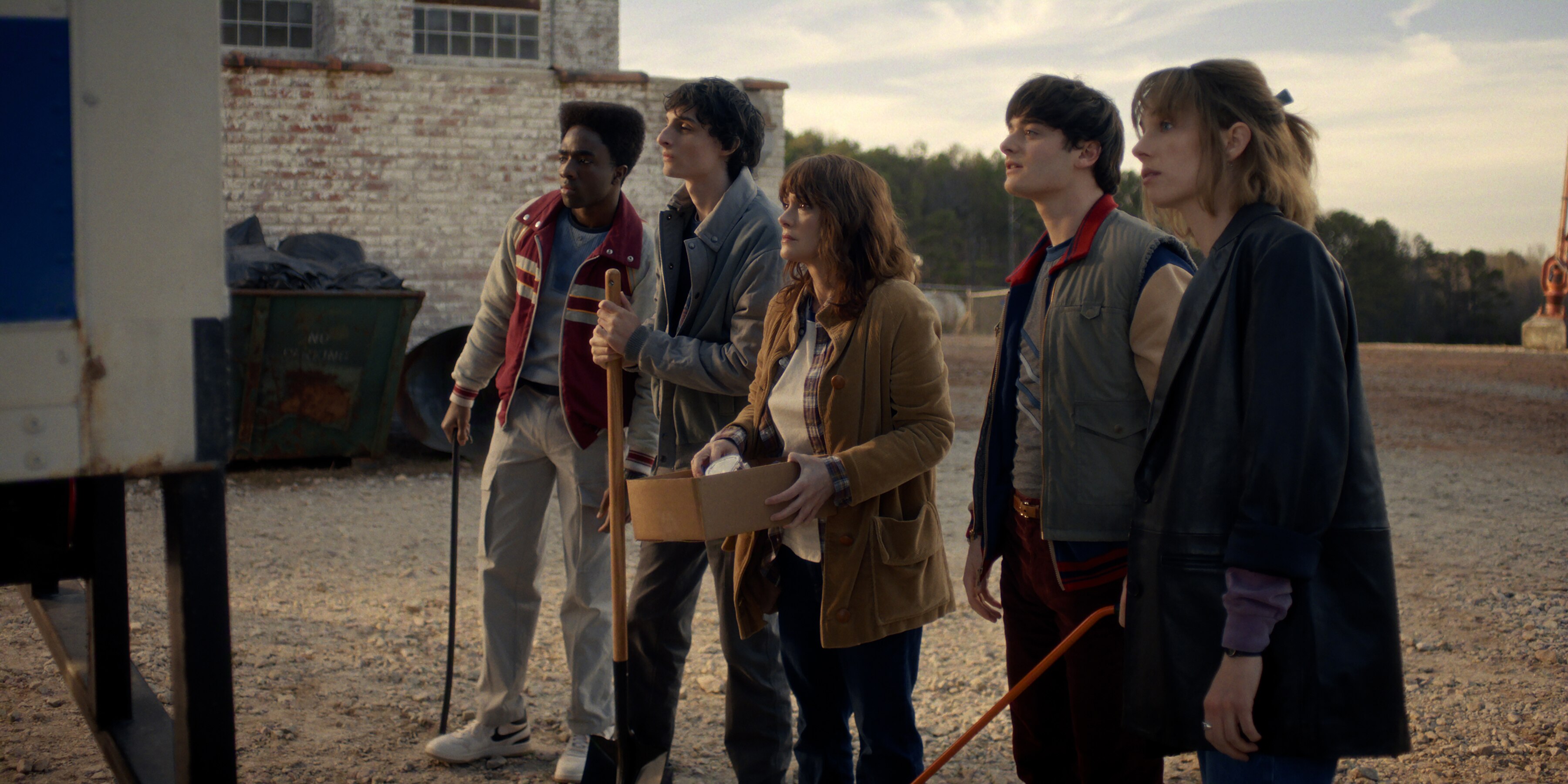 STRANGER THINGS: SEASON 5. (L to R) Caleb McLaughlin as Lucas Sinclair, Finn Wolfhard as Mike Wheeler, Winona Ryder as Joyce Byers, Noah Schnapp as Will Byers and Maya Hawke as Robin Buckley in Stranger Things: Season 5. Cr. COURTESY OF NETFLIX © 2025