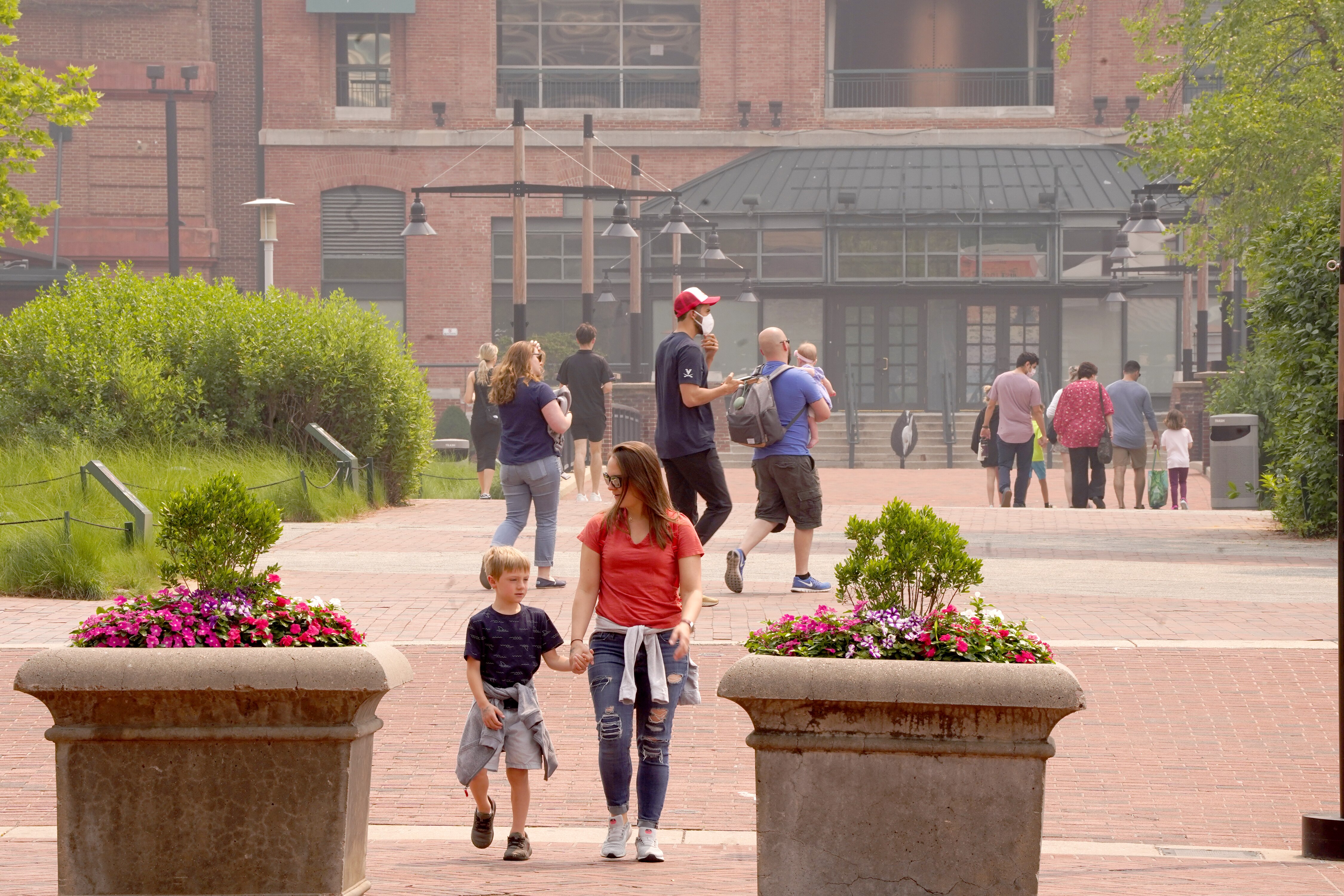 The air quality in Baltimore and the surrounding region is worse Thursday morning than it was Wednesday. Parts of the region have very unhealthy air and some have hazardous,.some people chose to wear a mask and many chose ro go without.