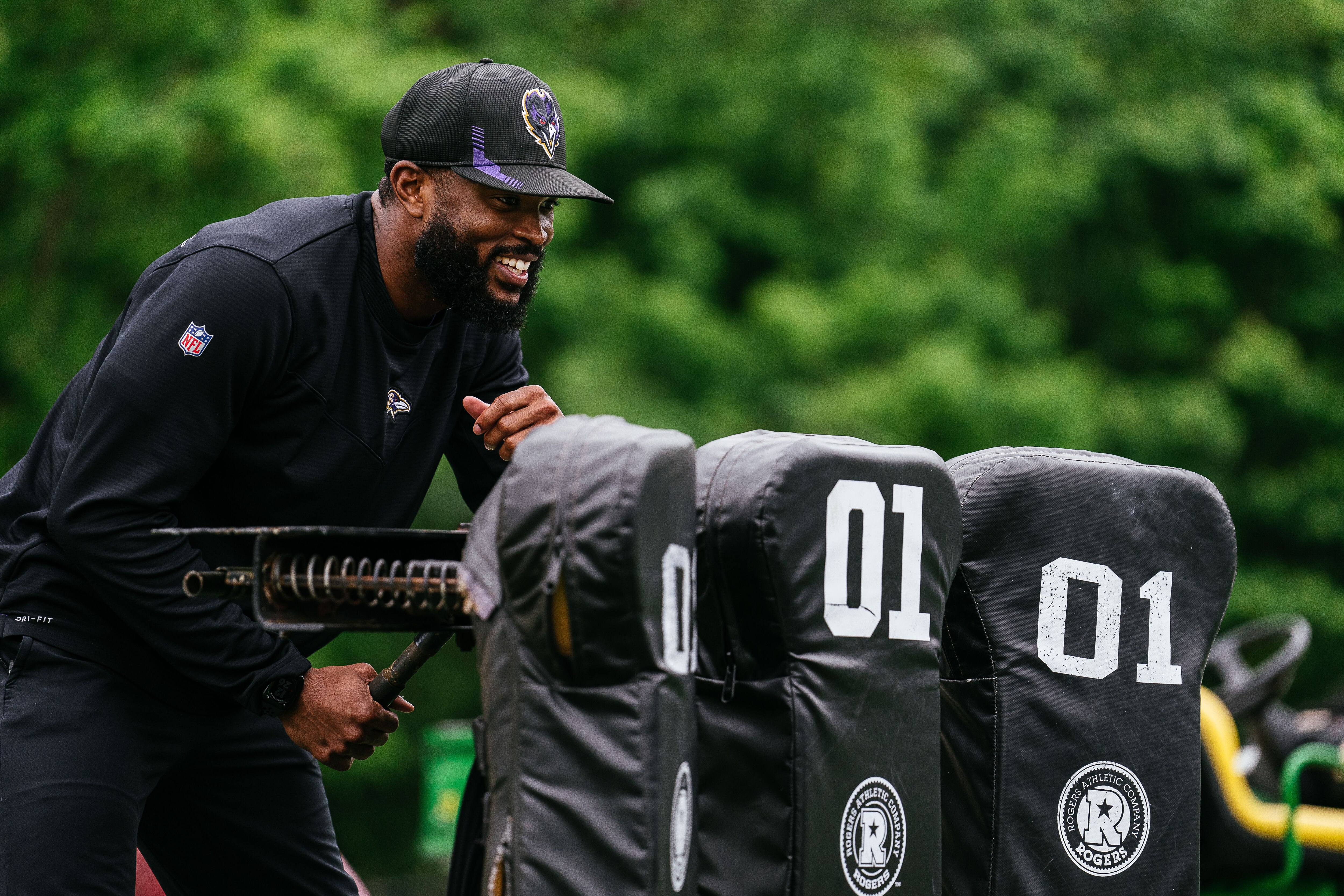 Ravens inside linebackers coach Zach Orr on May 26, 2022.