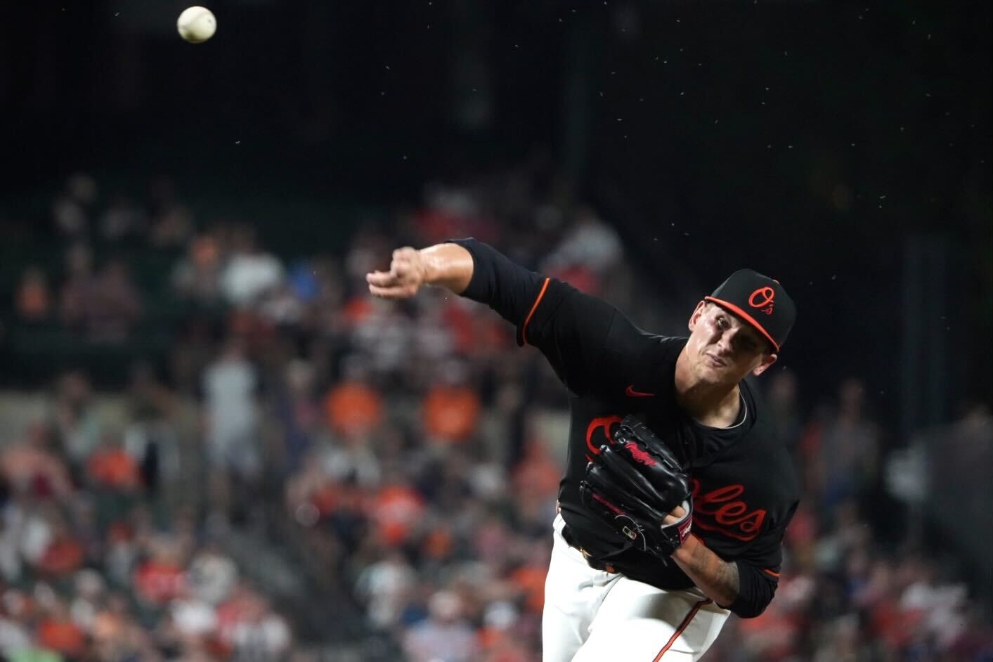 Tyler Wells throws a pitch in the seventh inning against the Detroit Tigers.