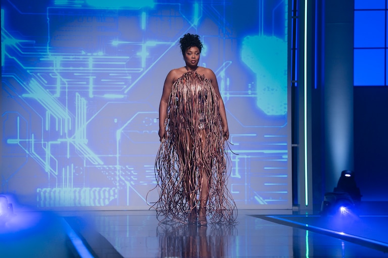 PROJECT RUNWAY – "Battle of the Seasons" - The season 22 designers join forces to take on returning competitors from season 21 in the classic unconventional materials challenge. Familiar faces and unexpected materials create a high-stakes showdown. Liris Crosse walks the runway. (Disney/Spencer Pazer) PROJECT RUNWAY