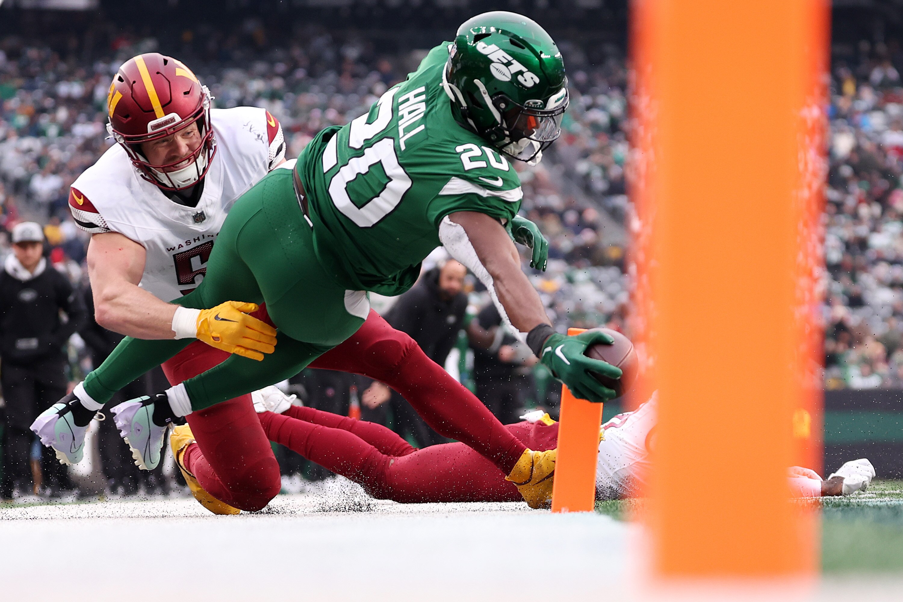 Breece Hall of the Jets scores a second-quarter touchdown.