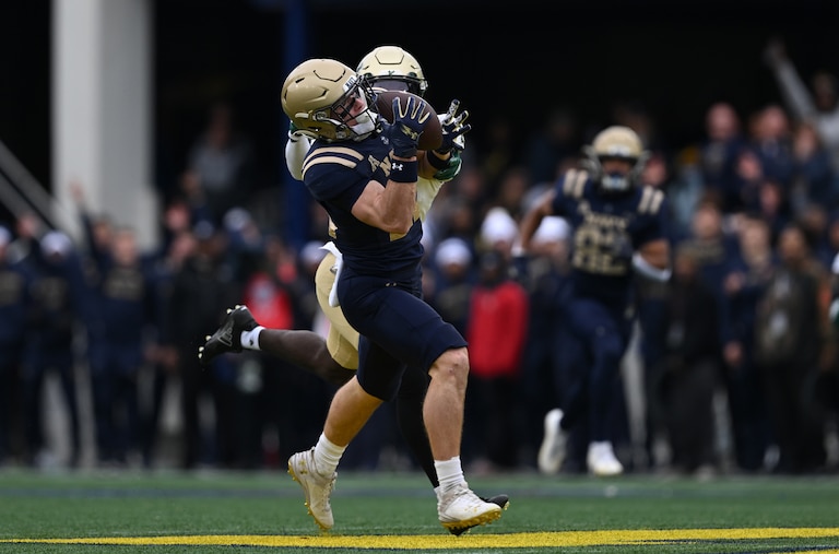 Navy running back Eli Heidenreich (22) catches a pass during the first half of a NCAA college football game against South Florida, Saturday, Nov. 15, 2025, in Annapolis, Md.(AP Photo/Gail Burton)