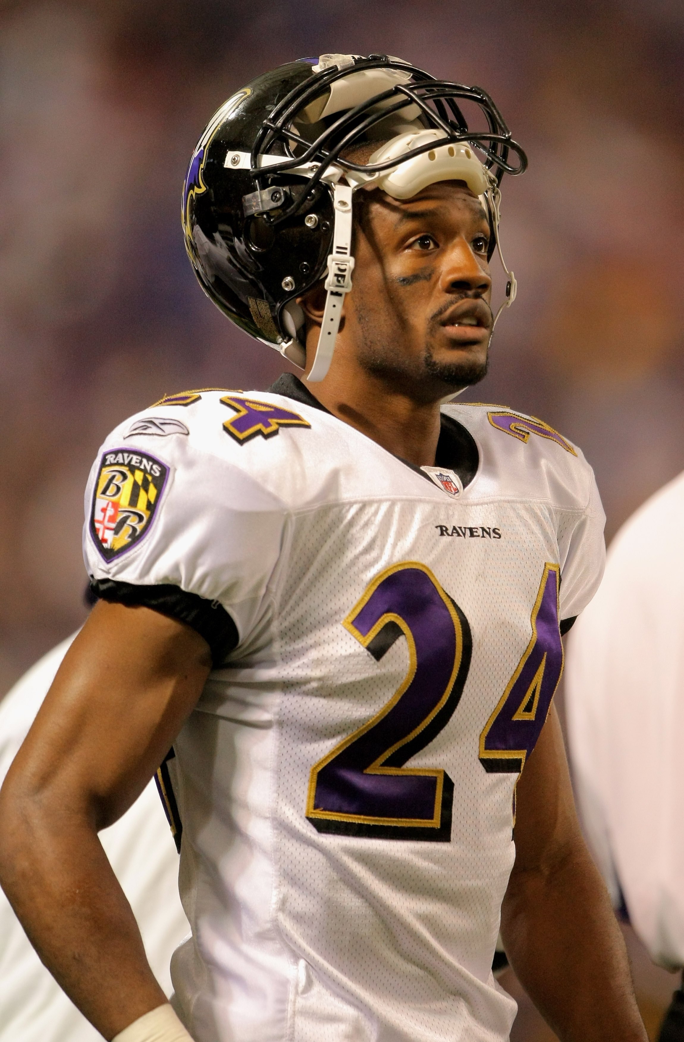 MINNEAPOLIS - OCTOBER 18:  Cornerback Domonique Foxworth #24 of the Baltimore Ravens looks on from the sidelines against the Minnesota Vikings during NFL action at Hubert H. Humphrey Metrodome on October 18, 2009 in Minneapolis, Minnesota. The Vikings defeated the Ravens 33-31.