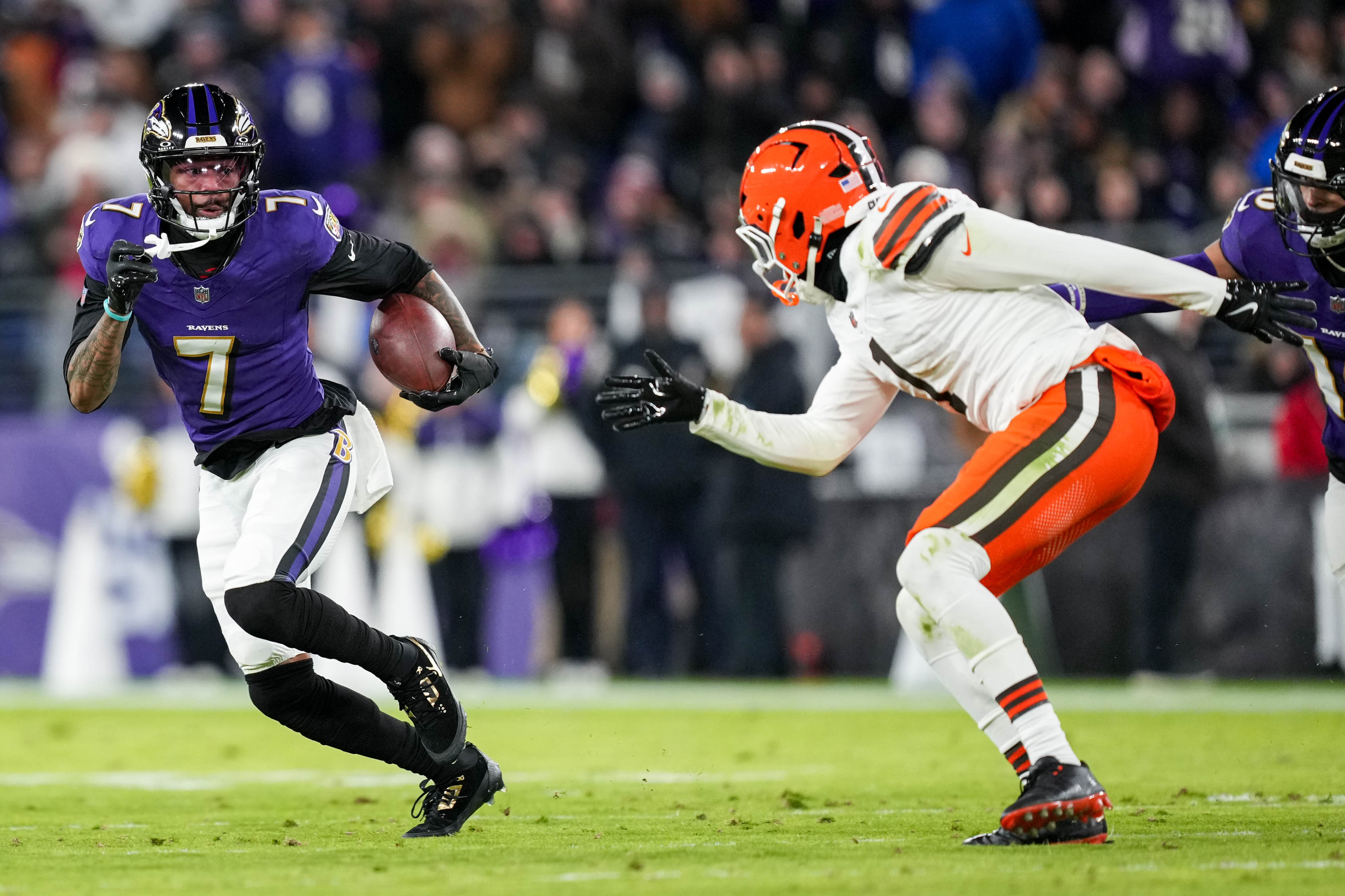 Ravens wide receiver Rashod Bateman runs after the catch during last season’s home game against the Cleveland Browns.