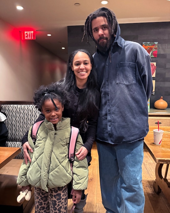 The 2-time Grammy winner stopped to take photos with fans at Nando's Peri Peri in downtown Silver Spring.