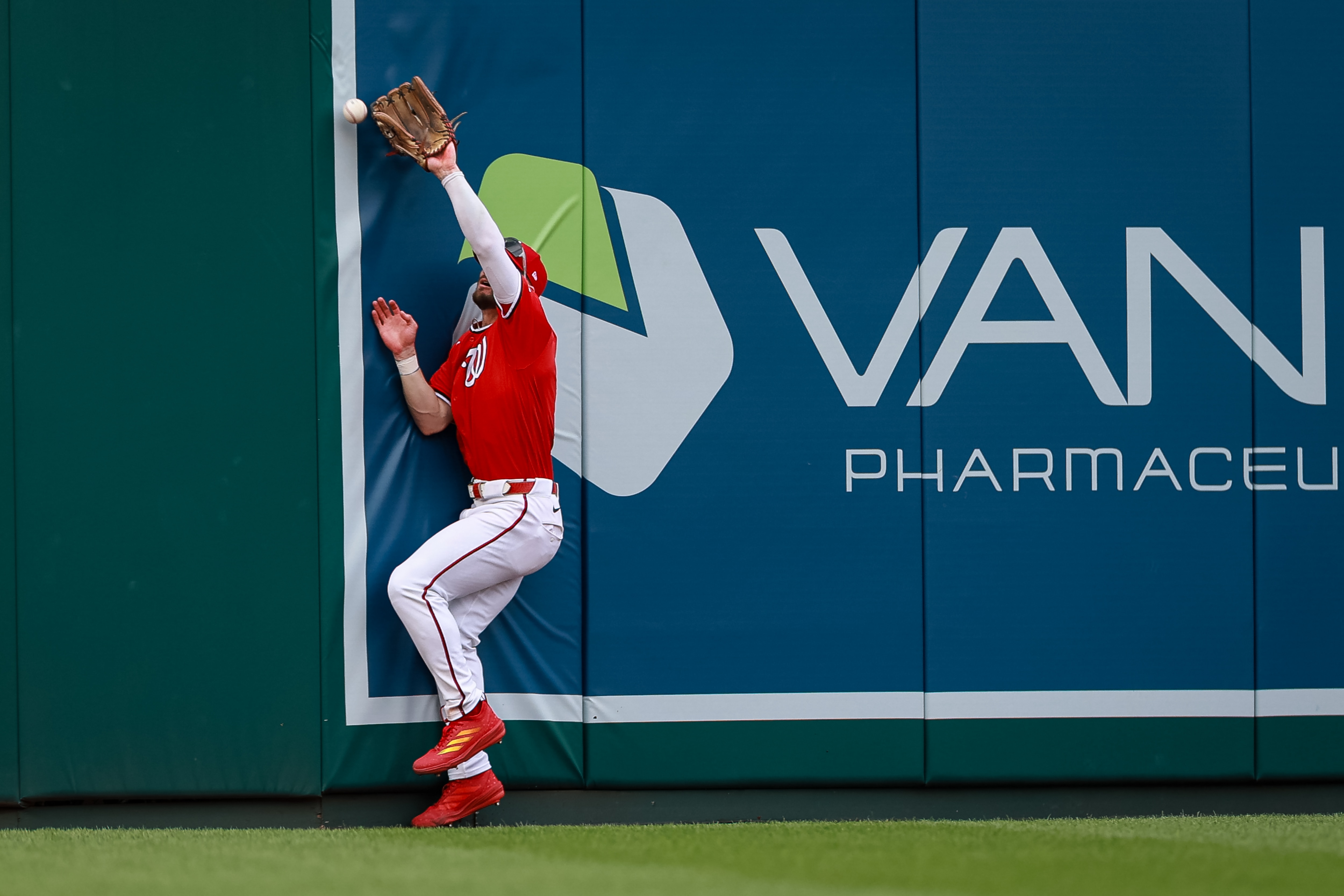 Nationals outfielder Dylan Crews can’t make the catch at the wall on the go-ahead triple by Ben Rice of the Yankees during the eighth inning Sunday. 