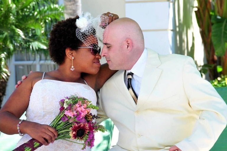 Columnist Leslie Streeter with her late husband Scott Zervitz on their wedding day in 2010 in Palm Beach, Fla.
