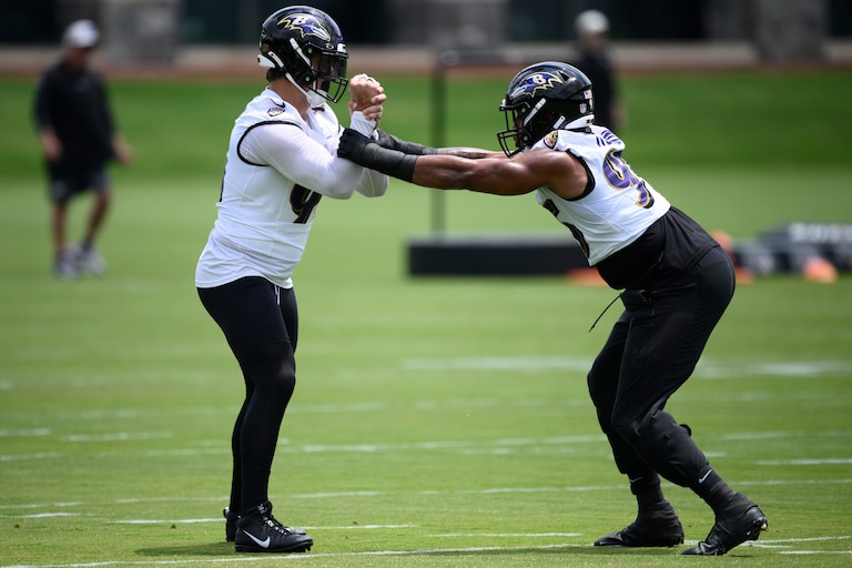 Ravens outside linebackers Tavius Robinson, right, and Trey Hendrickson work out during practice on June 10.