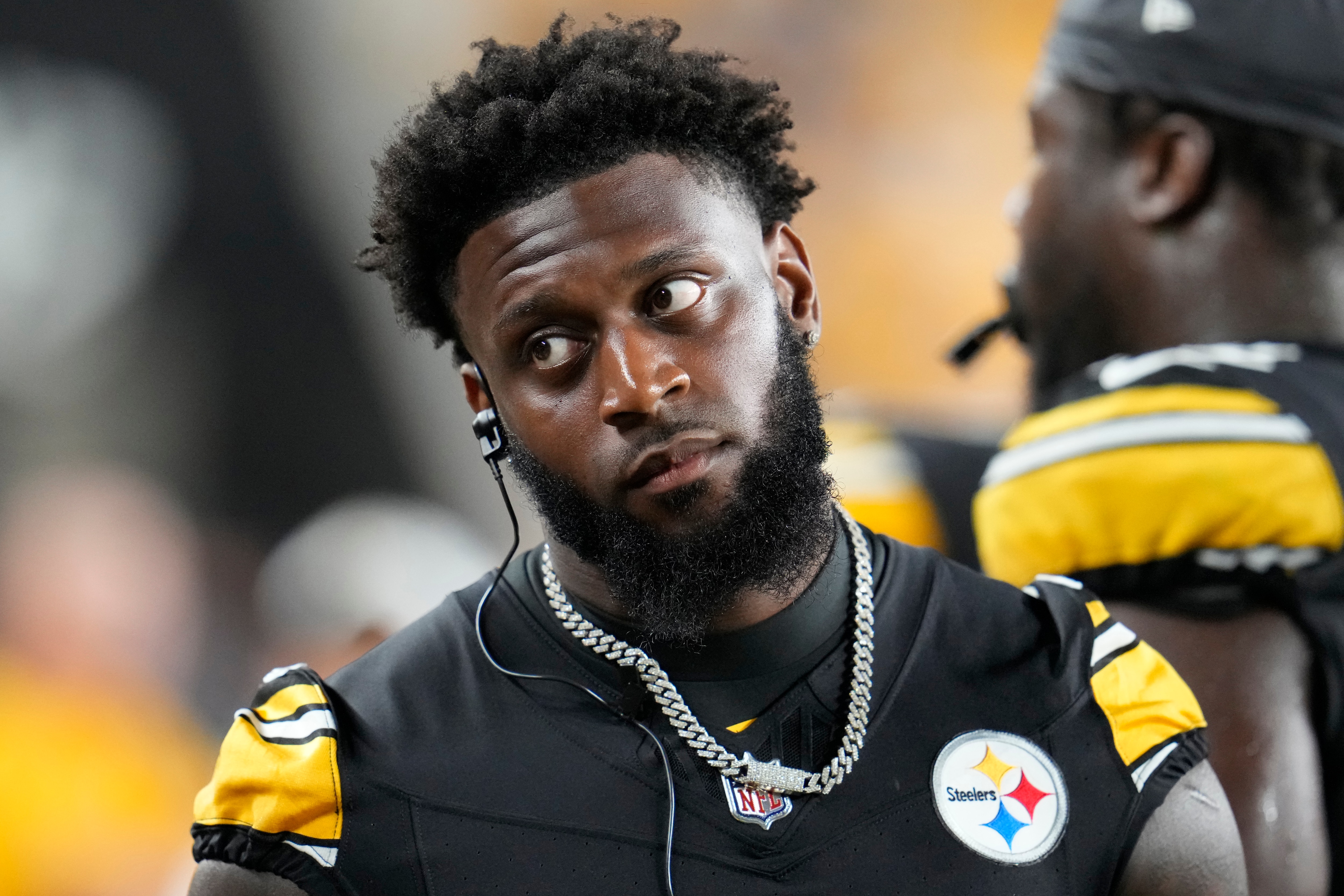 Patrick Queen may have landed with the Steelers and leaned into being on the other side of the Baltimore-Pittsburgh rivalry, but he remains close with Ravens teammates.