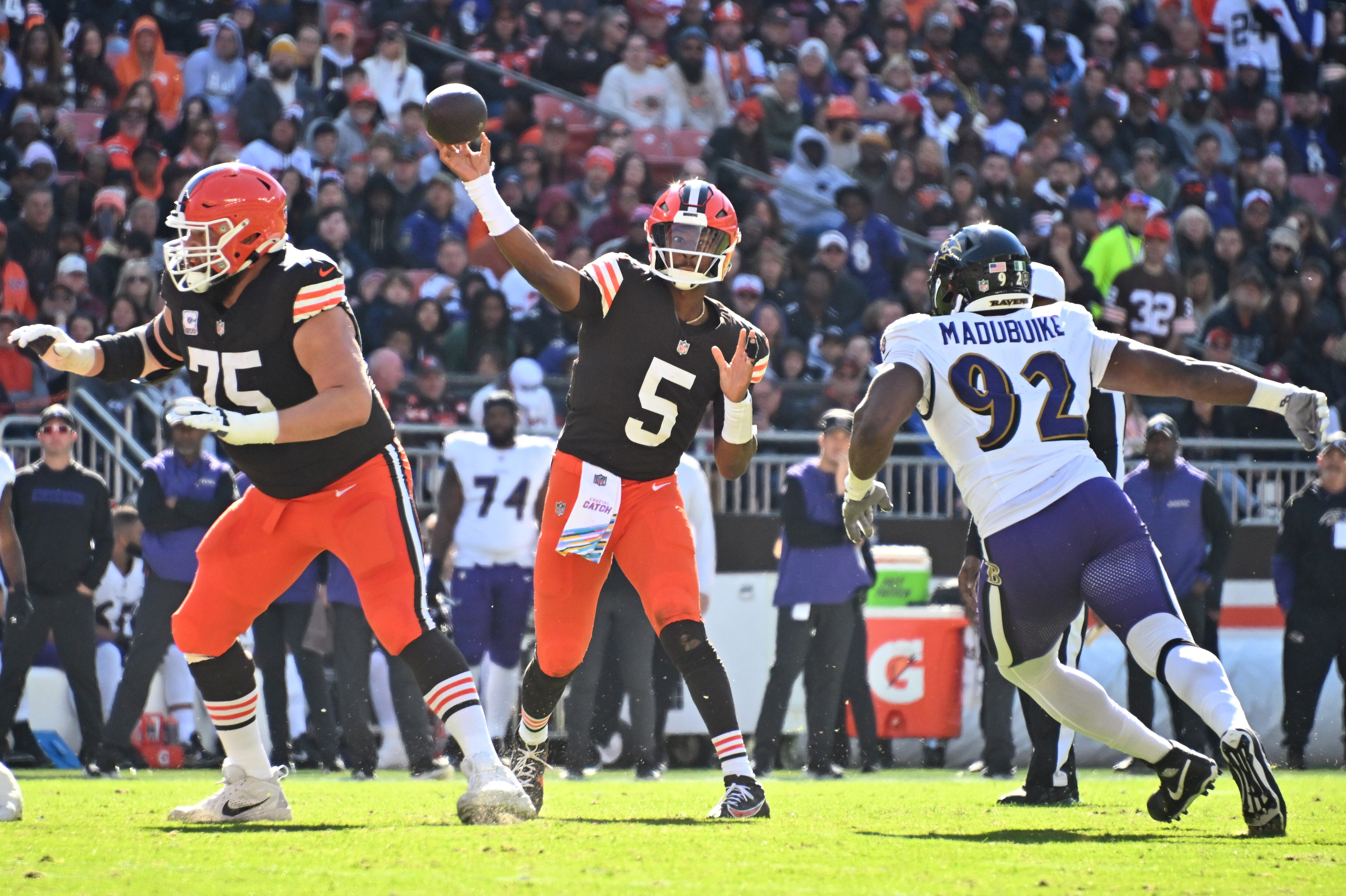 Browns quarterback Jameis Winston delivers the ball before Ravens pass rusher Nnamdi Madubuike can pressure him during Cleveland’s 29-24 win Sunday.