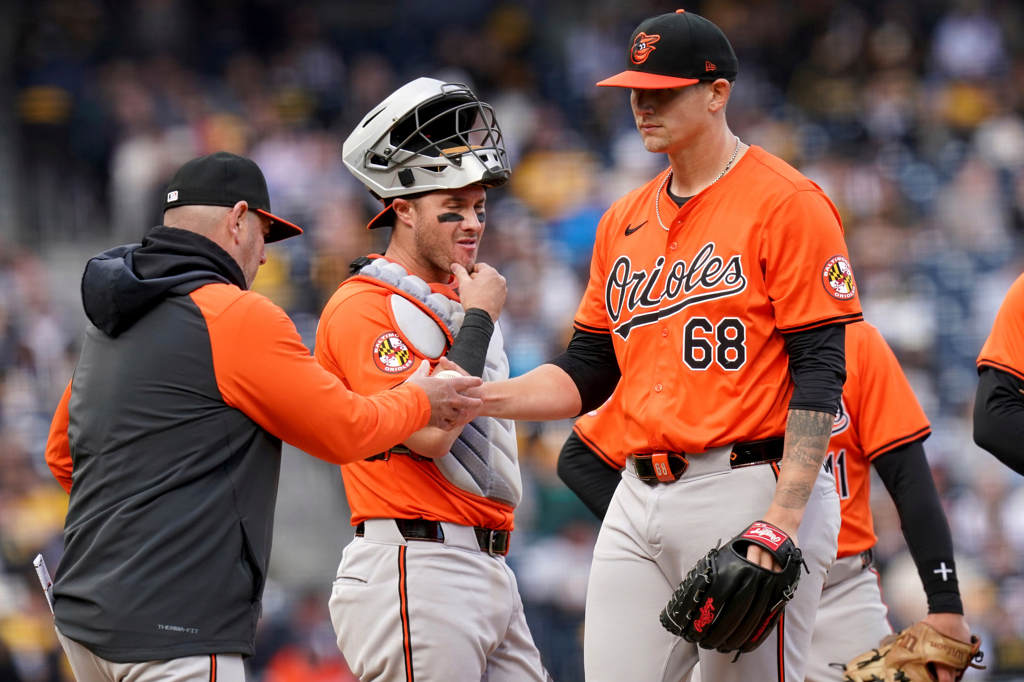Orioles manager Brandon Hyde removes starting pitcher Tyler Wells during the sixth inning Saturday in Pittsburgh.