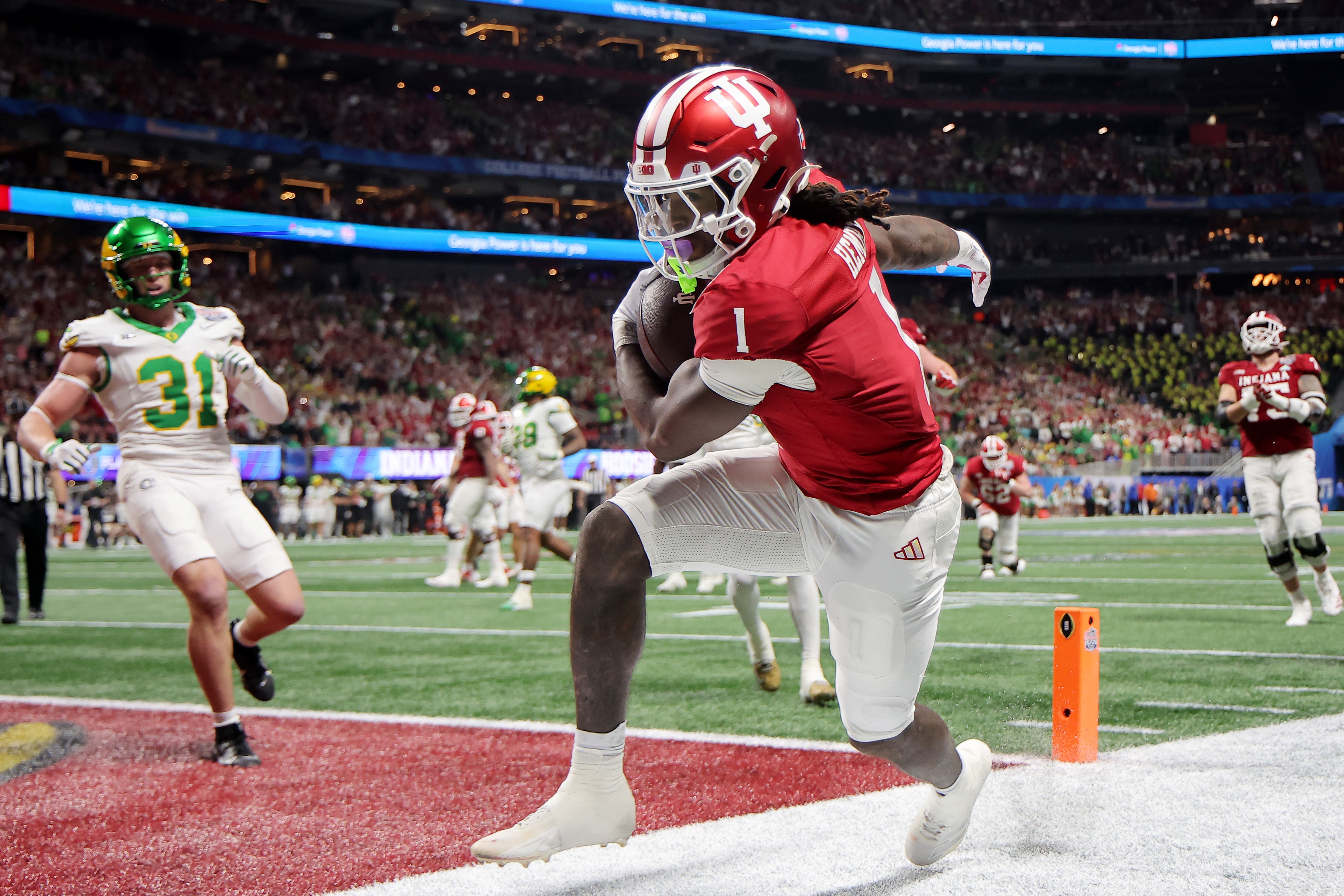 Roman Hemby of Indiana goes out of bounds just short of the end zone during the Hoosiers’ win over Oregon in the national semifinals.