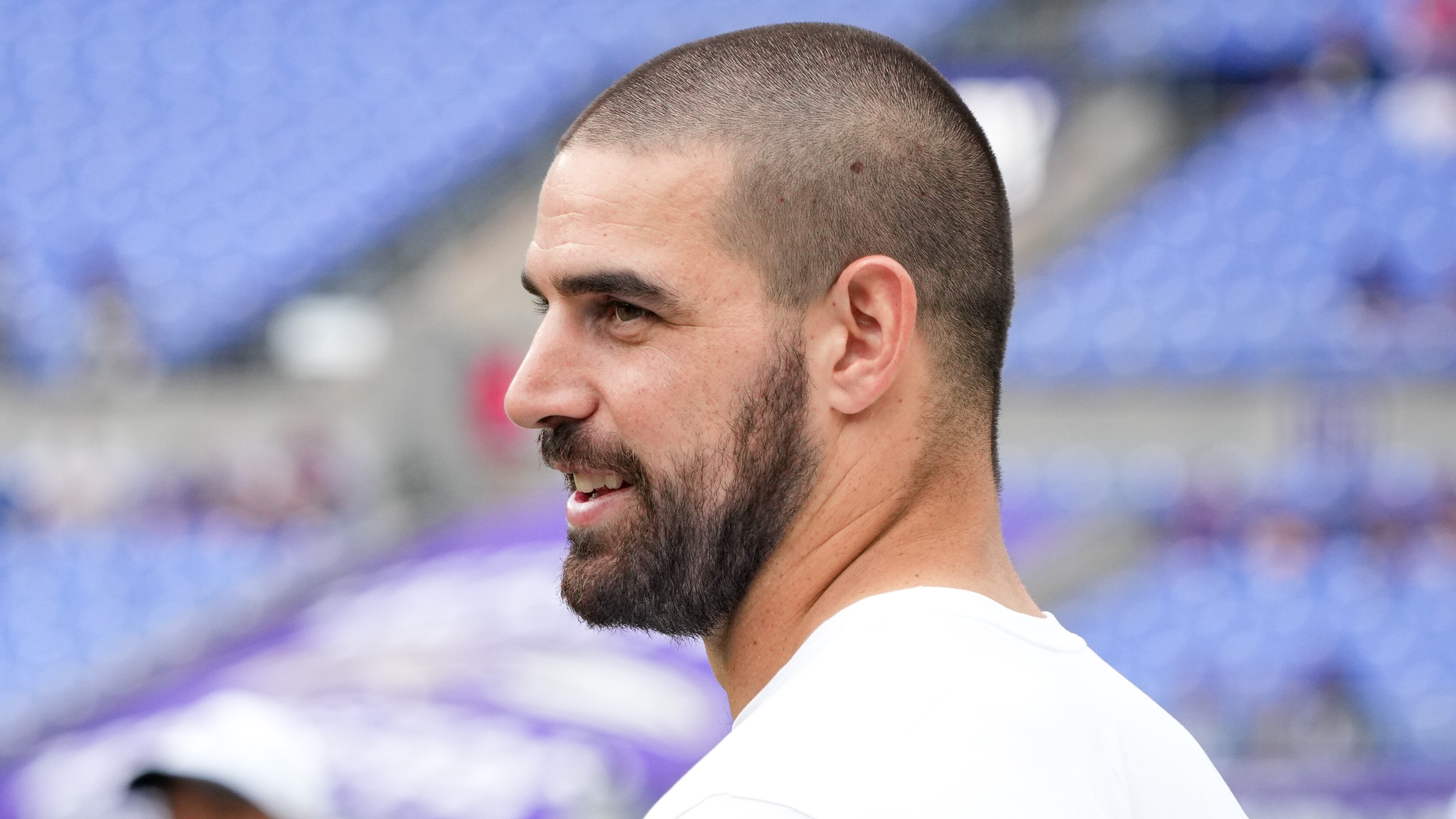 Baltimore Ravens Mark Andrews (89) speaks with teammates on the sidelines before a preseason game against the Atlanta Falcons at M&T Bank Stadium in Baltimore on August 17, 2024.