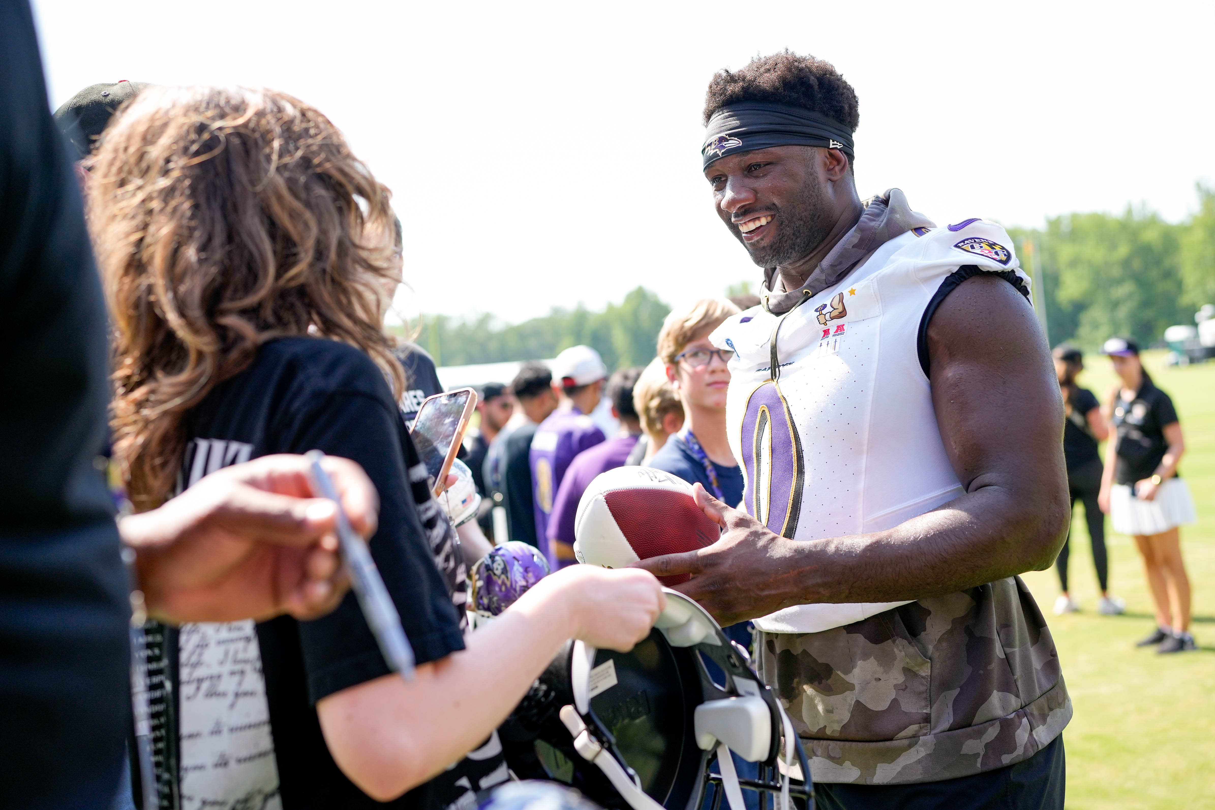 Inside linebacker Roquan Smith, who made a couple of standout plays during practice, signs autographs for fans afterward.