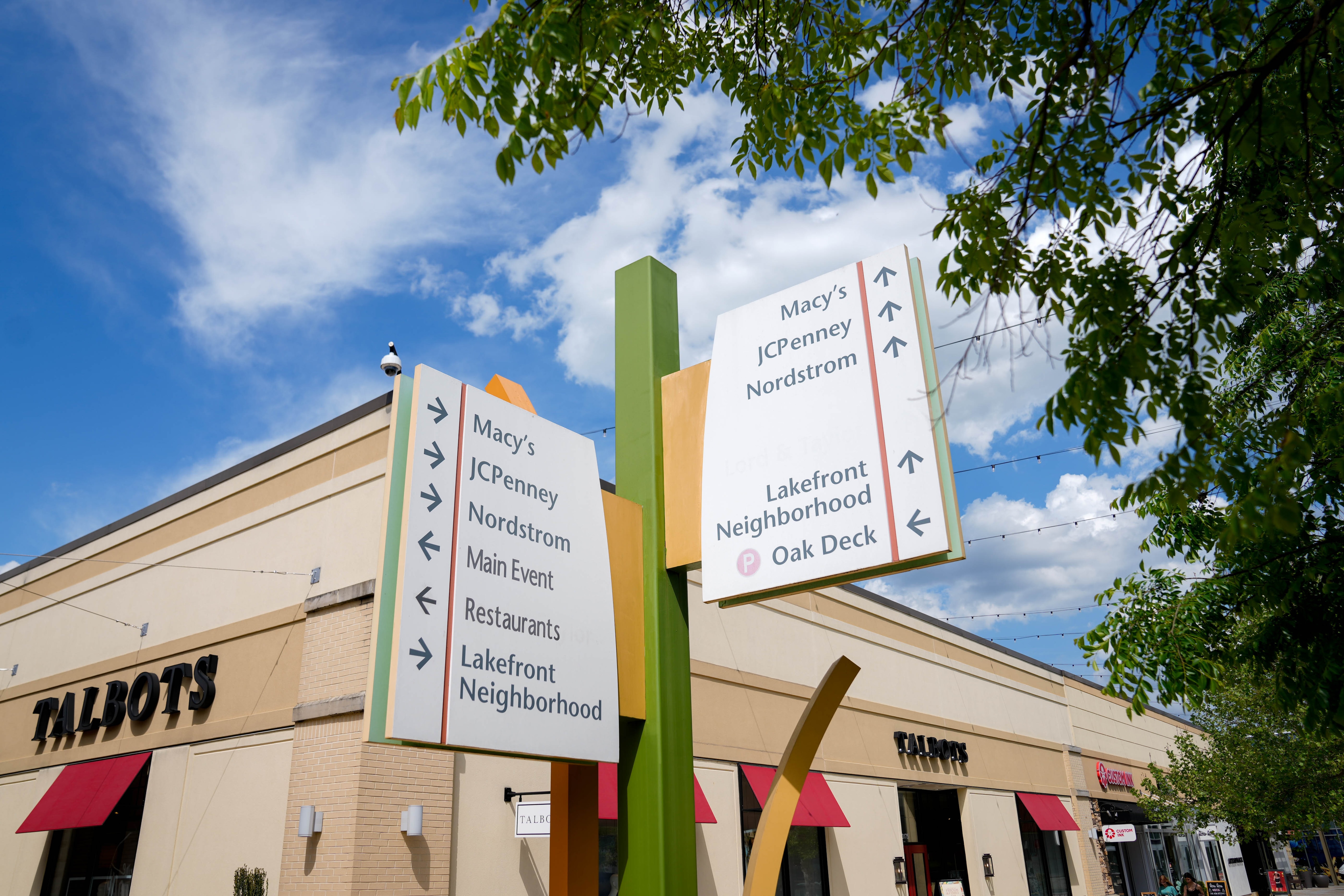 Uniqlo will be taking over a space in The Mall in Columbia near Macy's. 