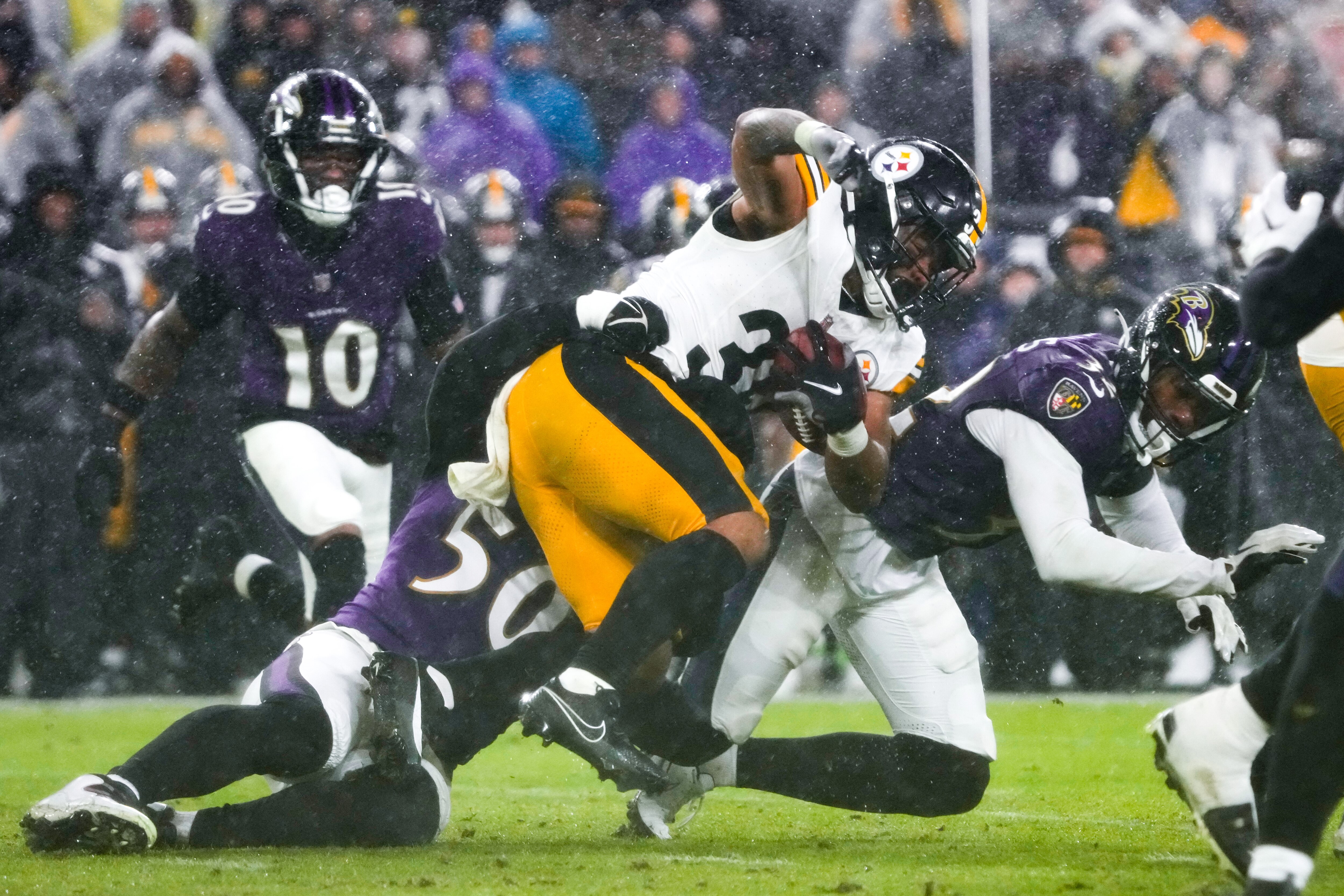 Ravens linebacker Kyle Van Noy tackles Pittsburgh Steelers running back Jaylen Warren during Saturday's regular-season finale.