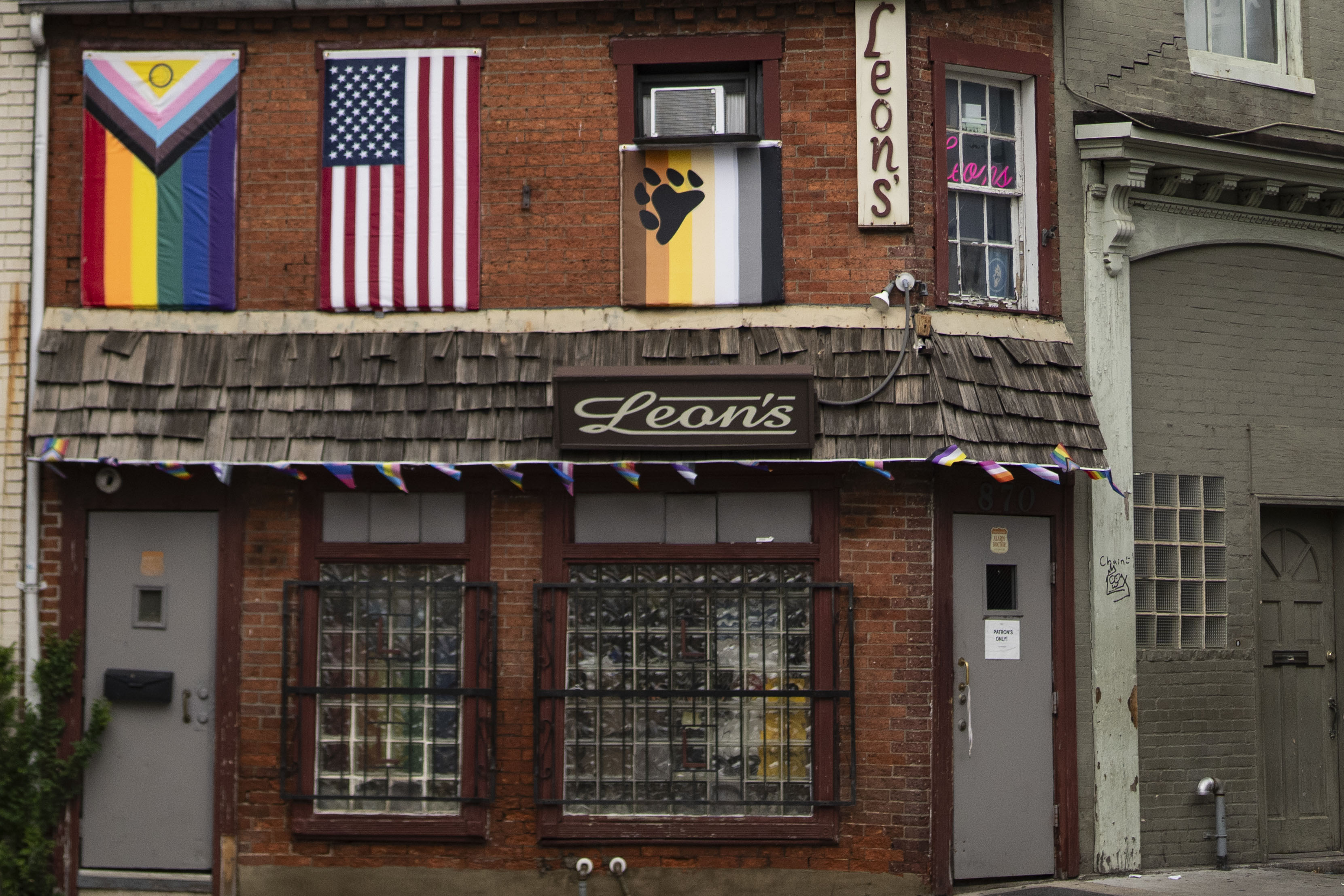 Leon’s will temporarily close after the death of its owner, Ron Singer.