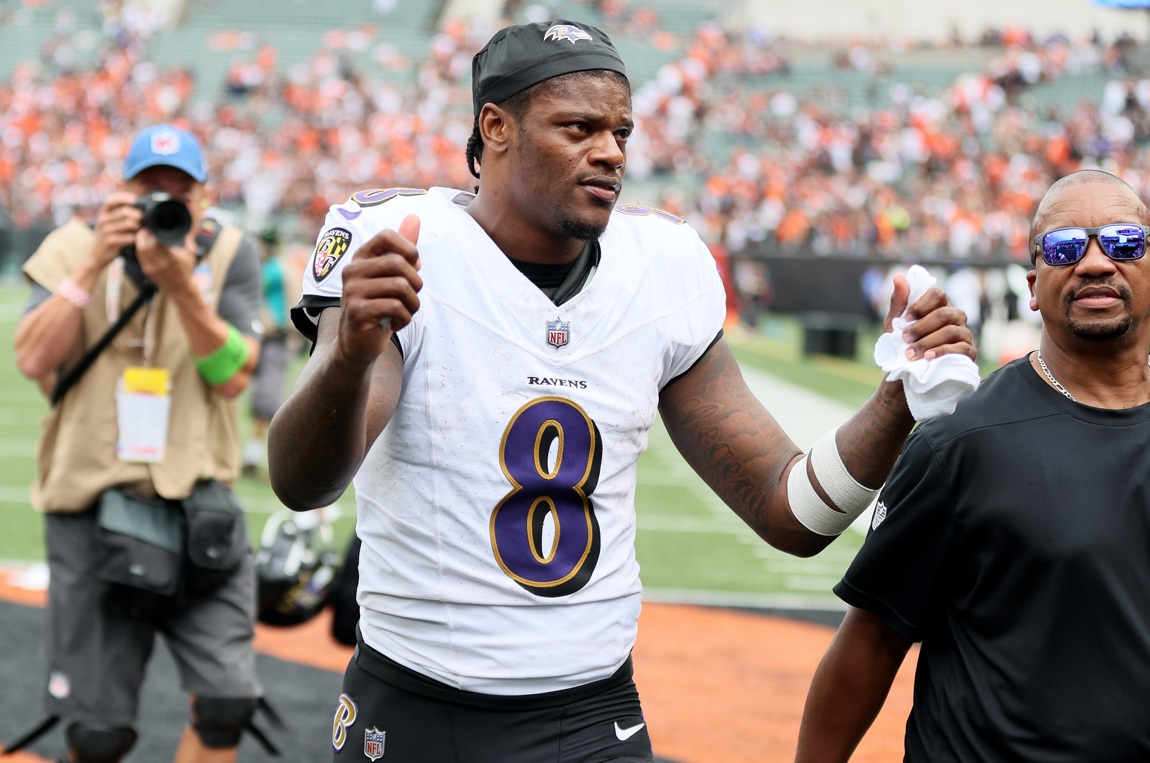 CINCINNATI, OHIO - SEPTEMBER 17: Lamar Jackson #8 of the Baltimore Ravens celebrates after the game against the Cincinnati Bengals at Paycor Stadium on September 17, 2023 in Cincinnati, Ohio. (Photo by Andy Lyons/Getty Images)