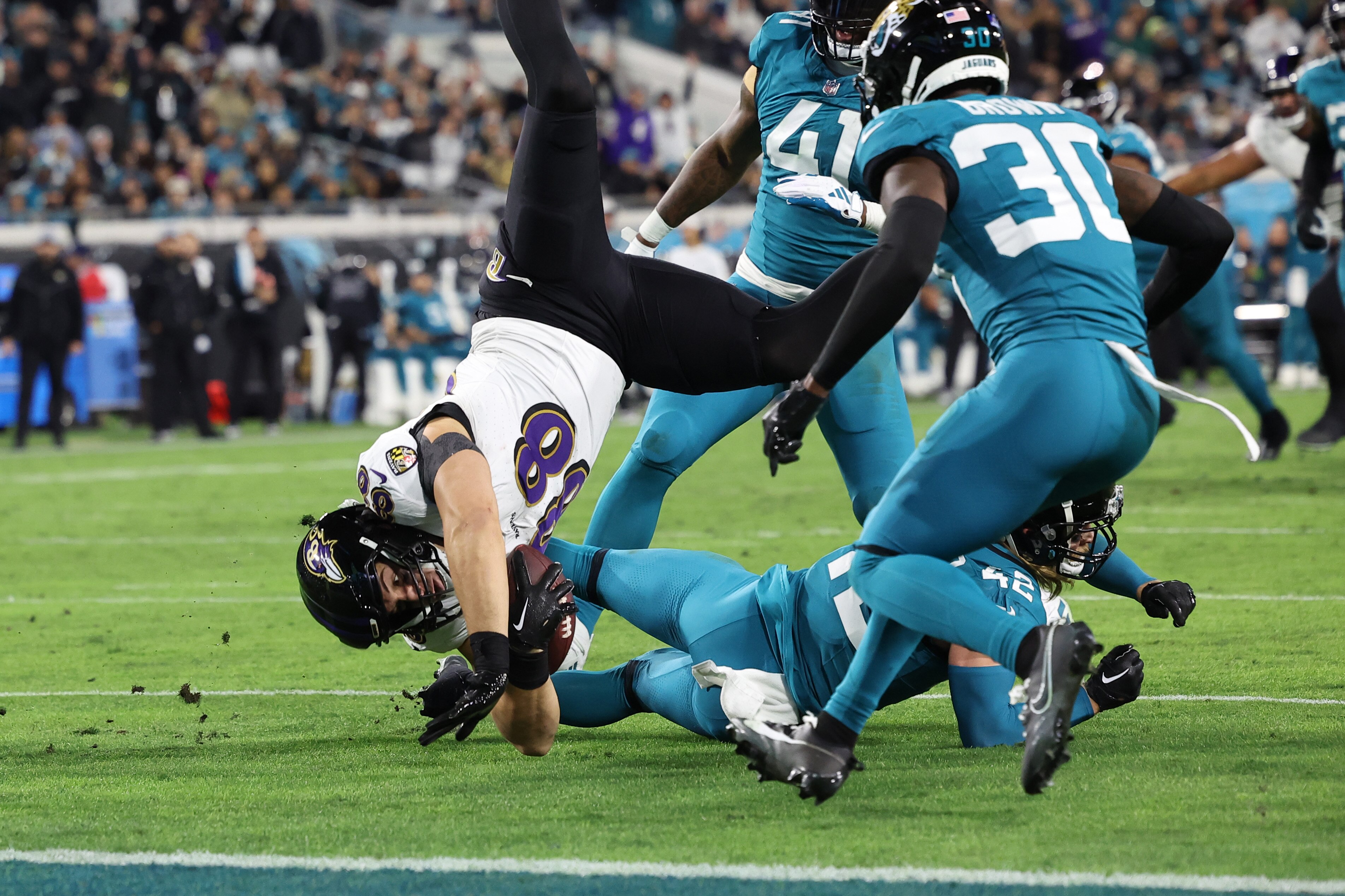 Tight end Charlie Kolar of the Ravens makes a catch during Sunday's game at Jacksonville.