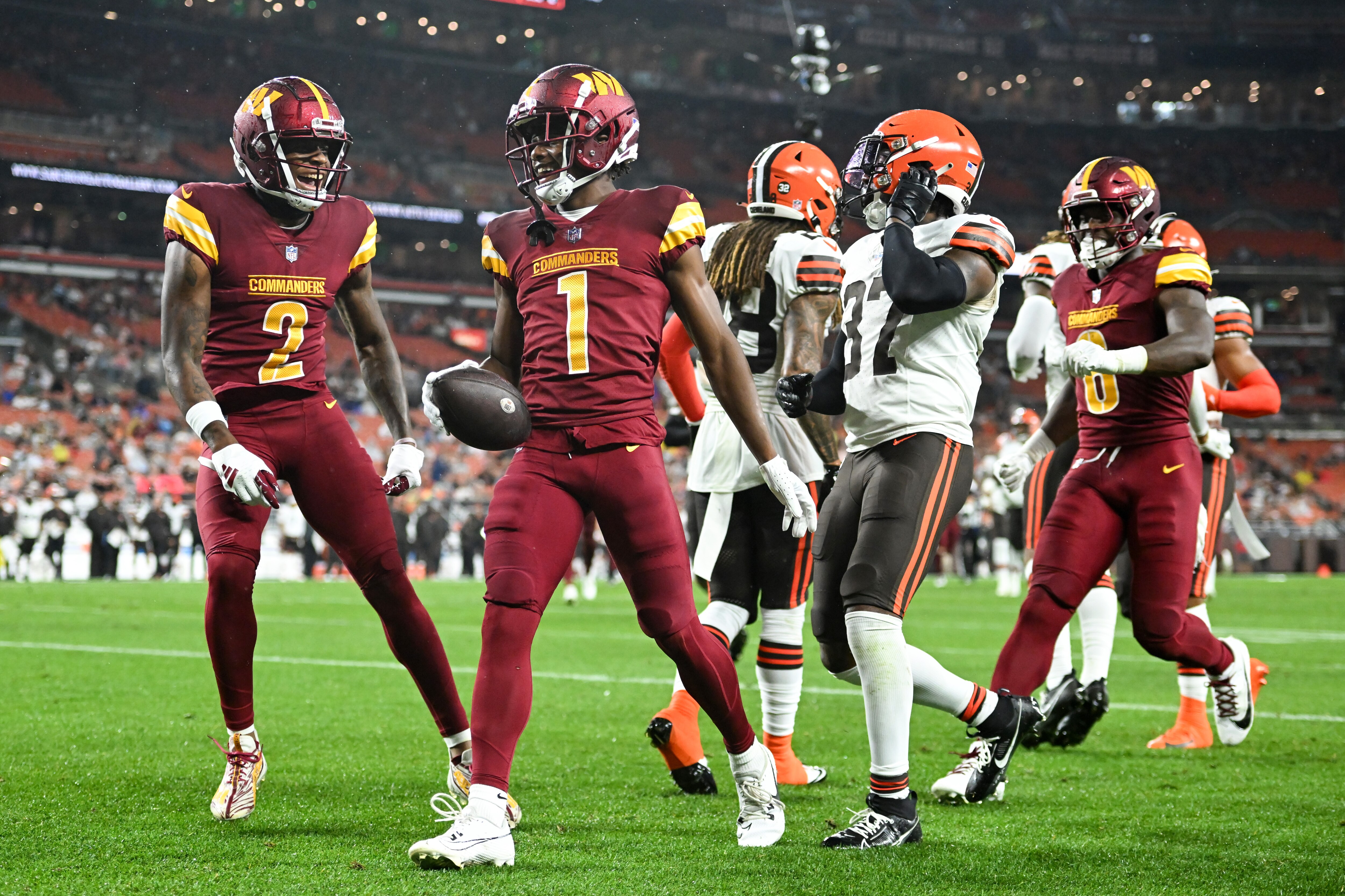 Jahan Dotson of the Commanders celebrates a 26-yard touchdown during the first half of Washington's 17-15 win over the Browns.