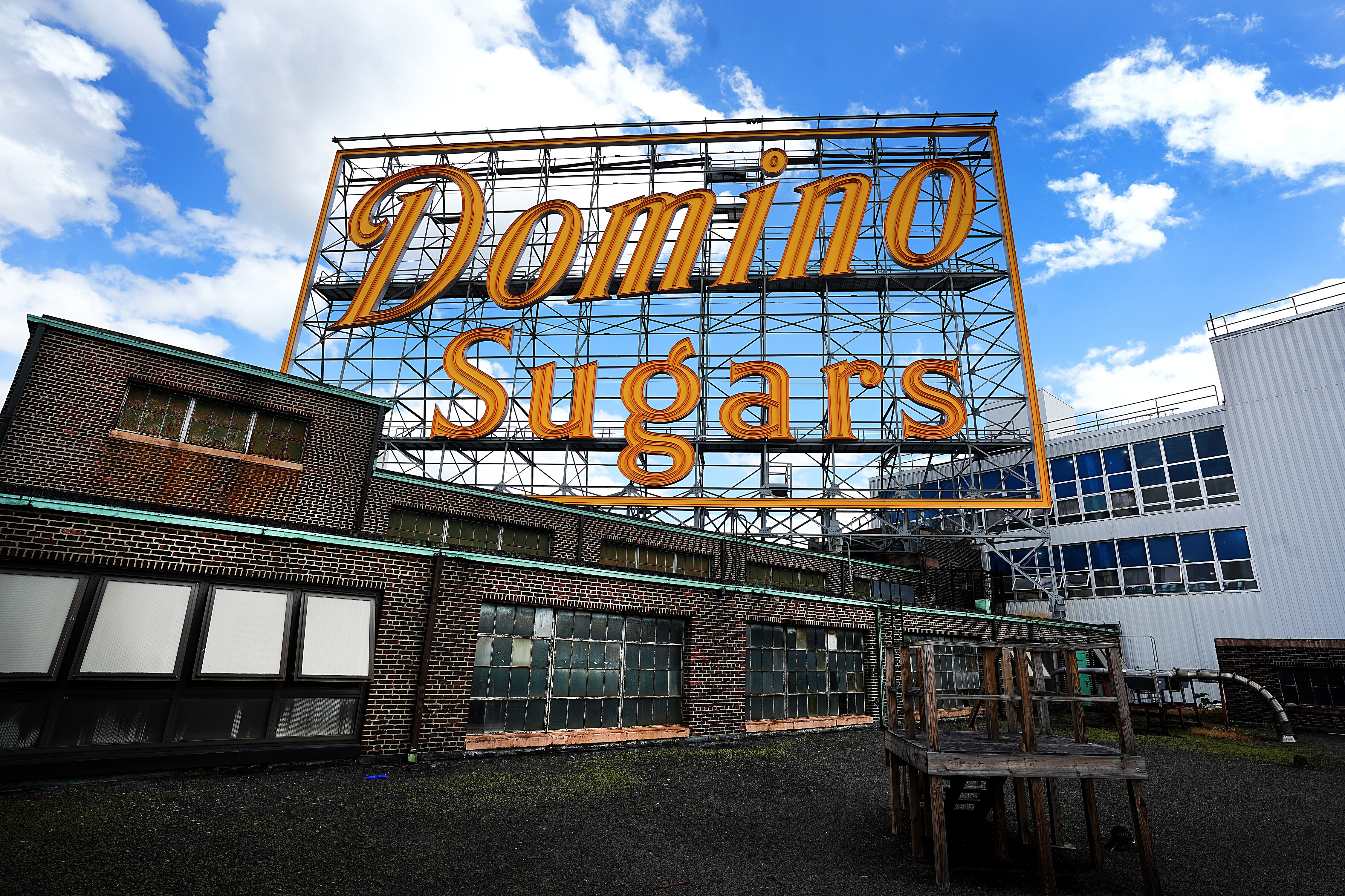 The Domino’s sugar sign atop the plant was renovated but still maitntains the original design. Domino Sugar is s the last of the old industries still thriving in Baltimore.