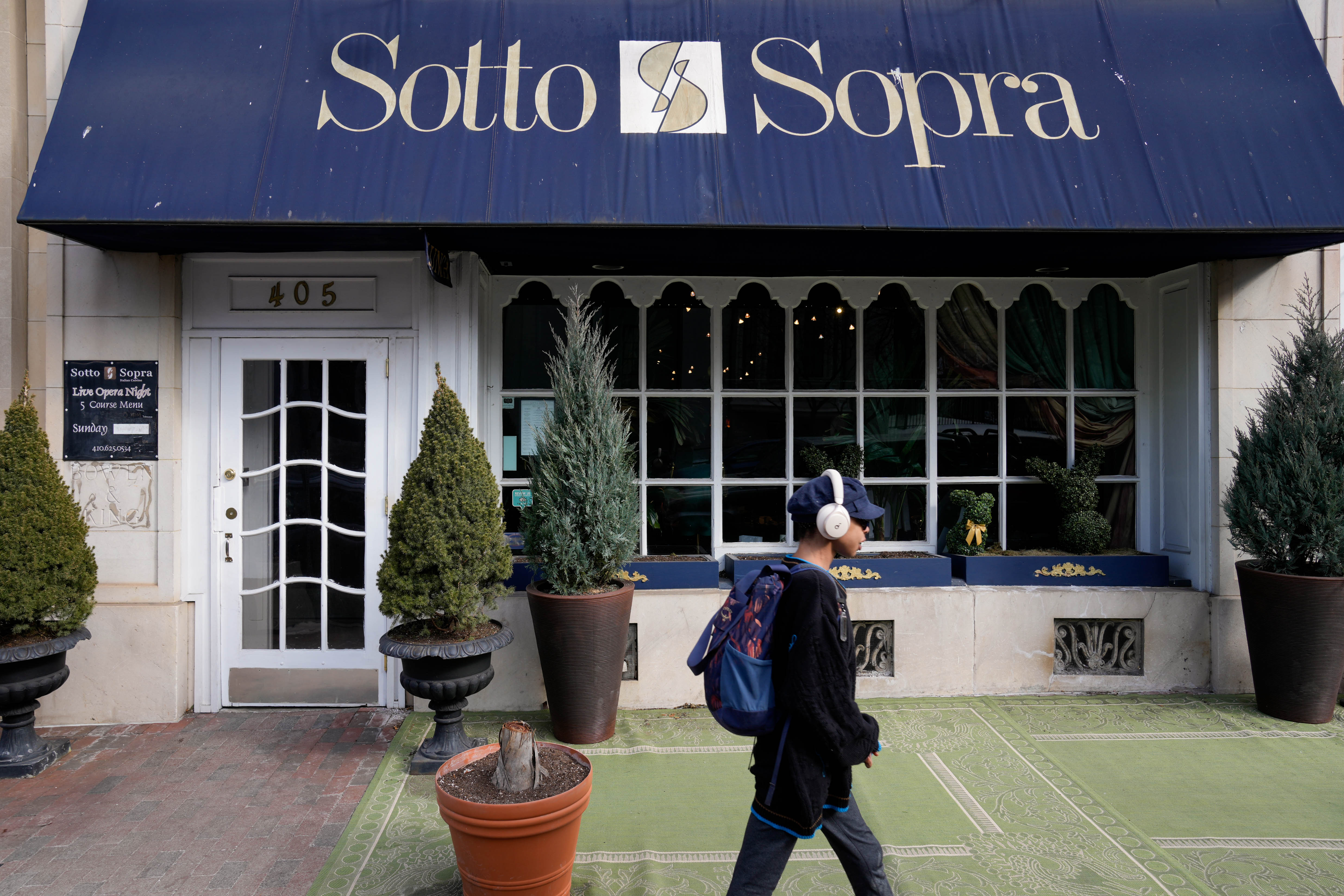 Sotto Sopra in Mount Vernon recently posted an official “Dress Code & Guest Courtesy Policy.”