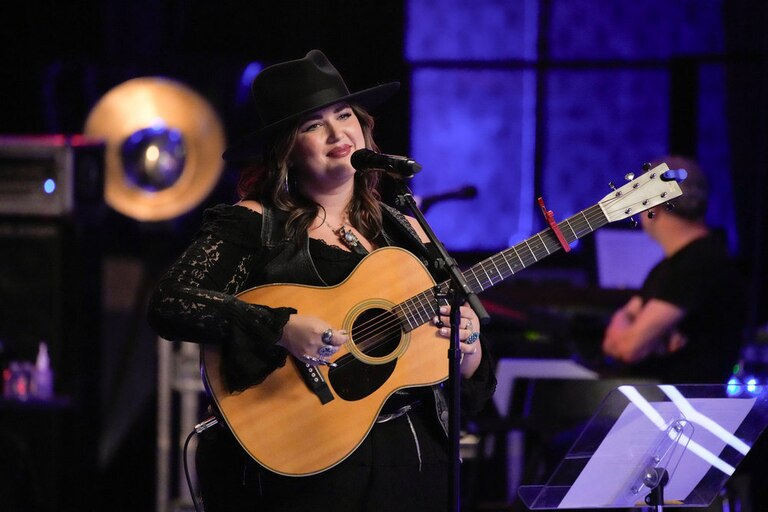 Country singer and songwriter Mindy Miller