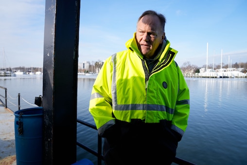 Captain Mike Simonsen commands the crew of the A.V. Sandusky dredger in Annapolis, Md., on Tuesday, February 3, 2026.